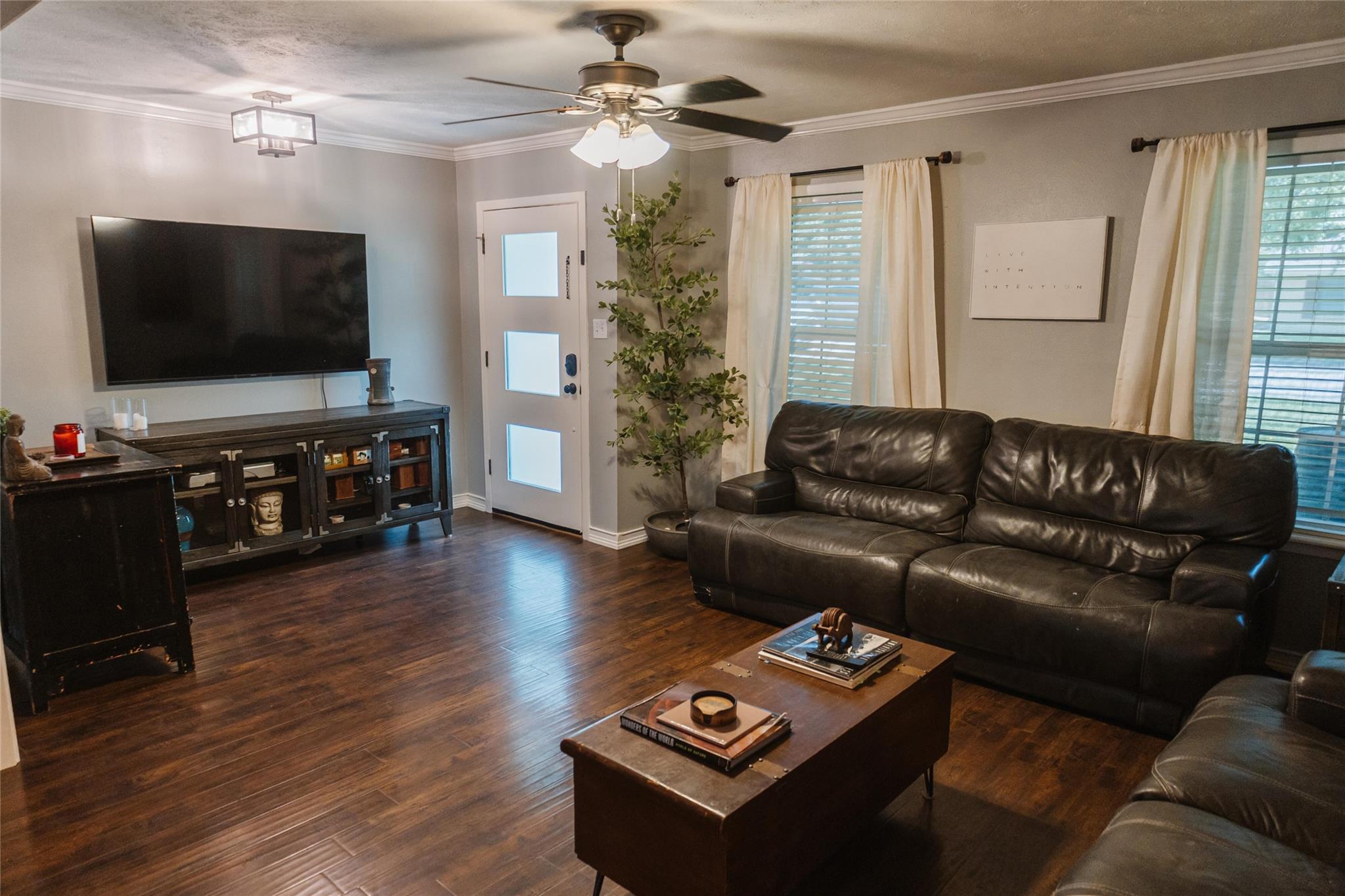 1200 Garden Ln Property Photo 4
