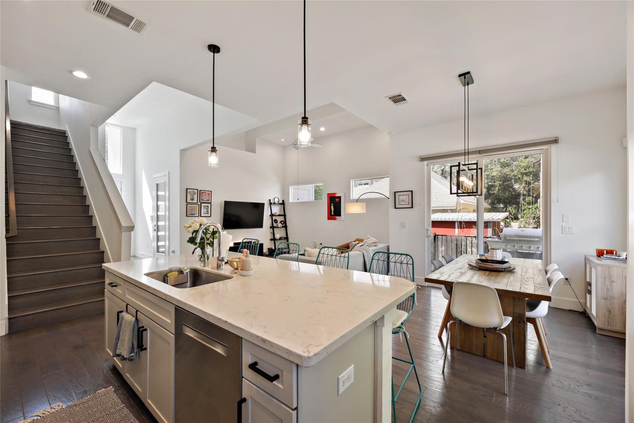 904 Catalpa St #a Property Photo 8