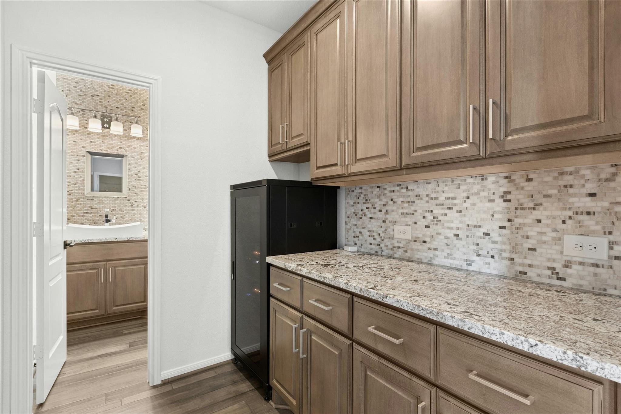 508 Woodside Ter Property Photo 21