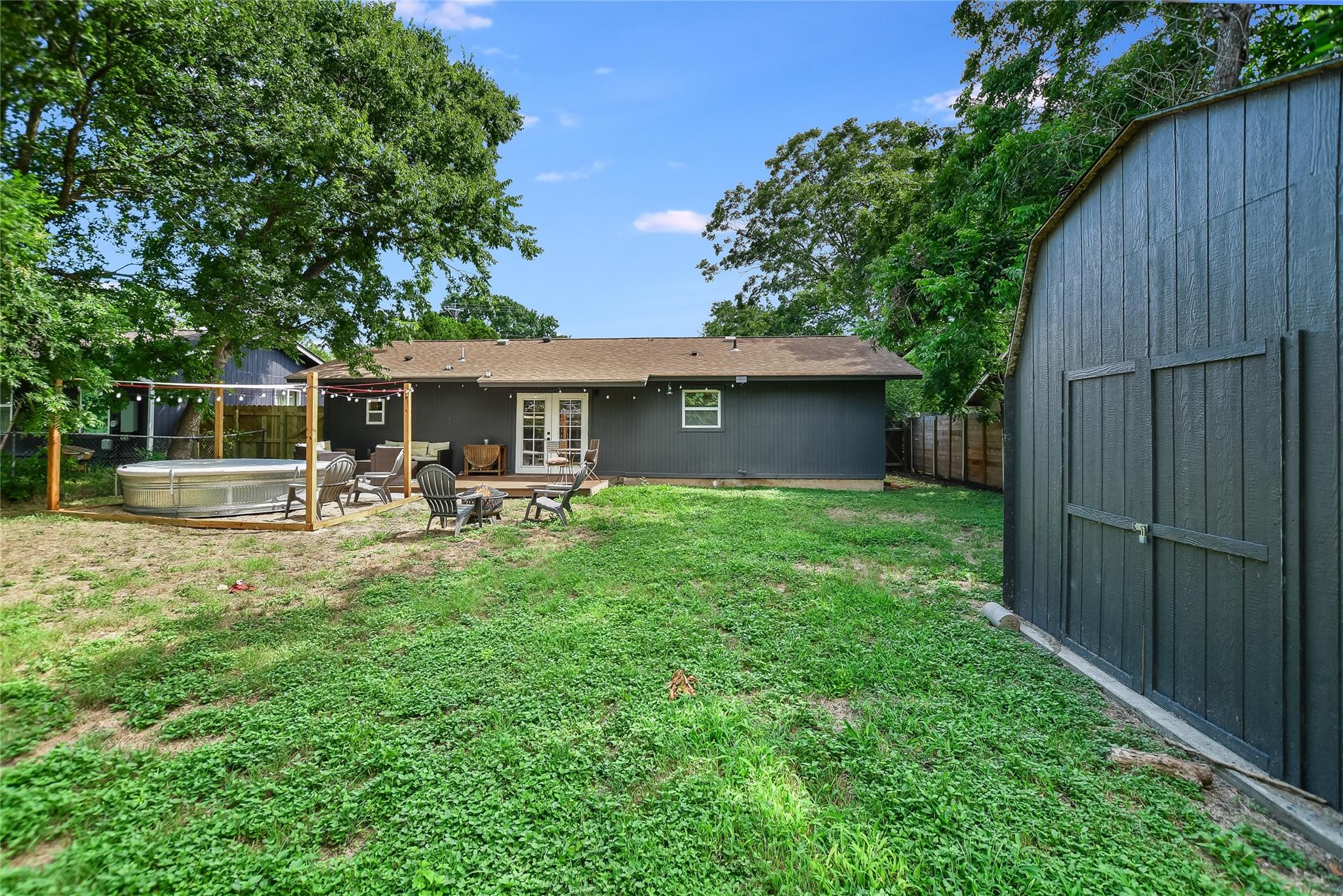 805 Eberhart Ln Property Photo 19