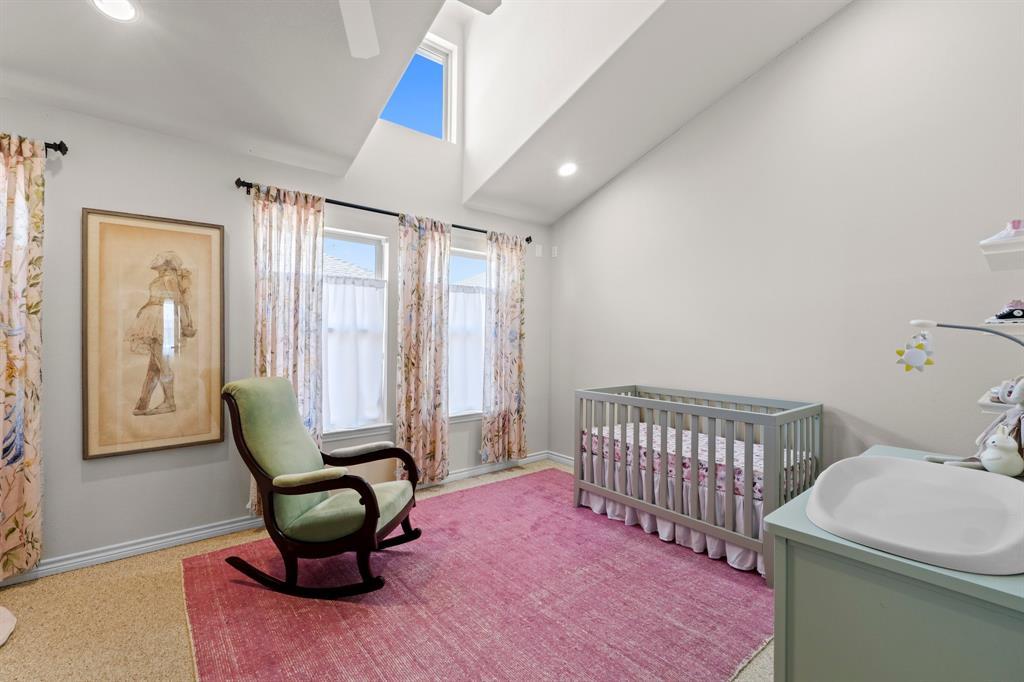305 E 31st St #2 Property Photo 6