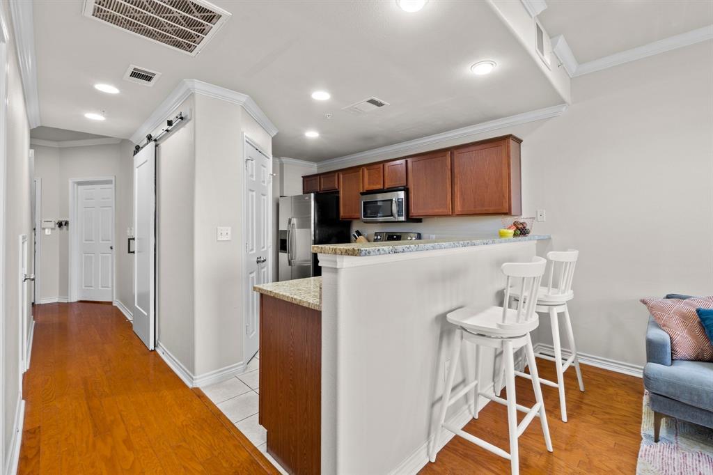 305 E 31st St #2 Property Photo 10