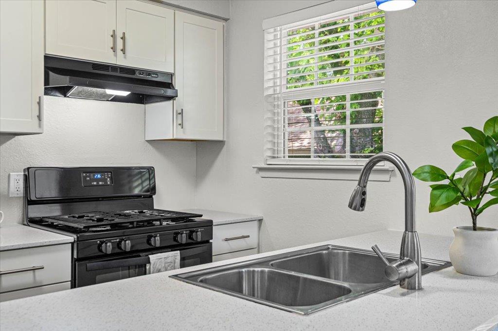 826 King Albert St #b Property Photo 17