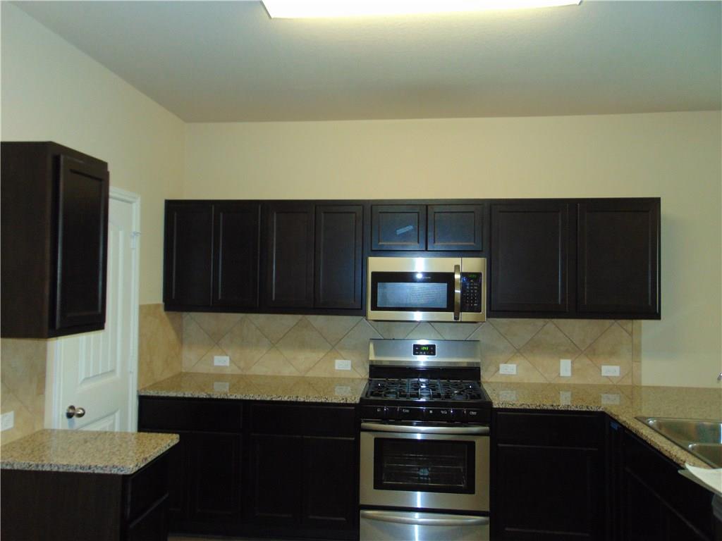 305 Cibolo Creek Dr Property Photo 4