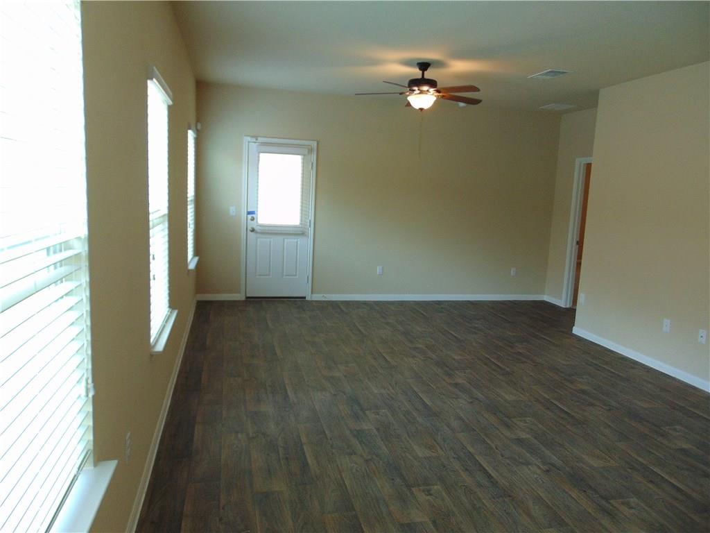 305 Cibolo Creek Dr Property Photo 7
