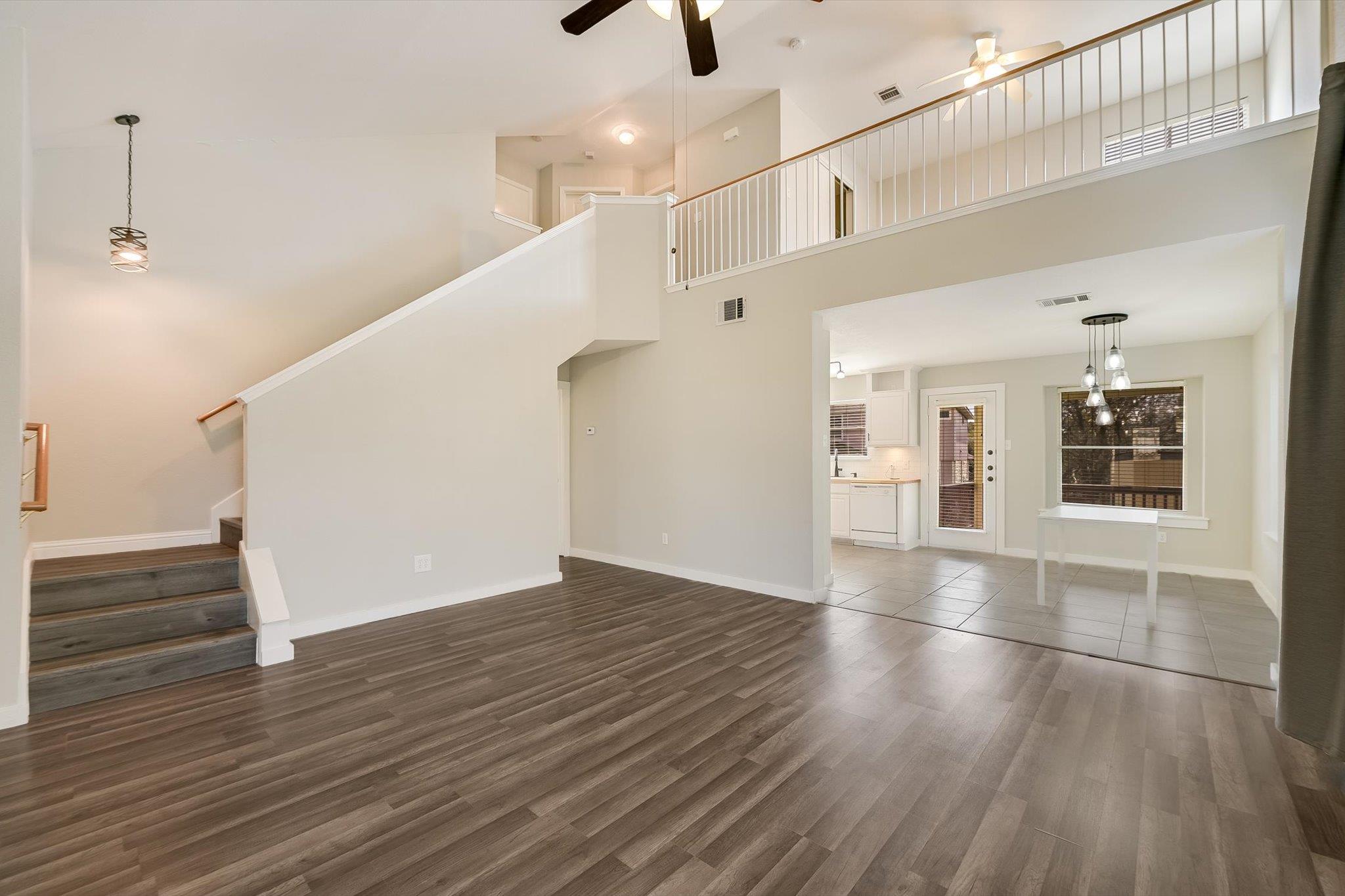 811 Chiselpoint Cv Property Photo 2