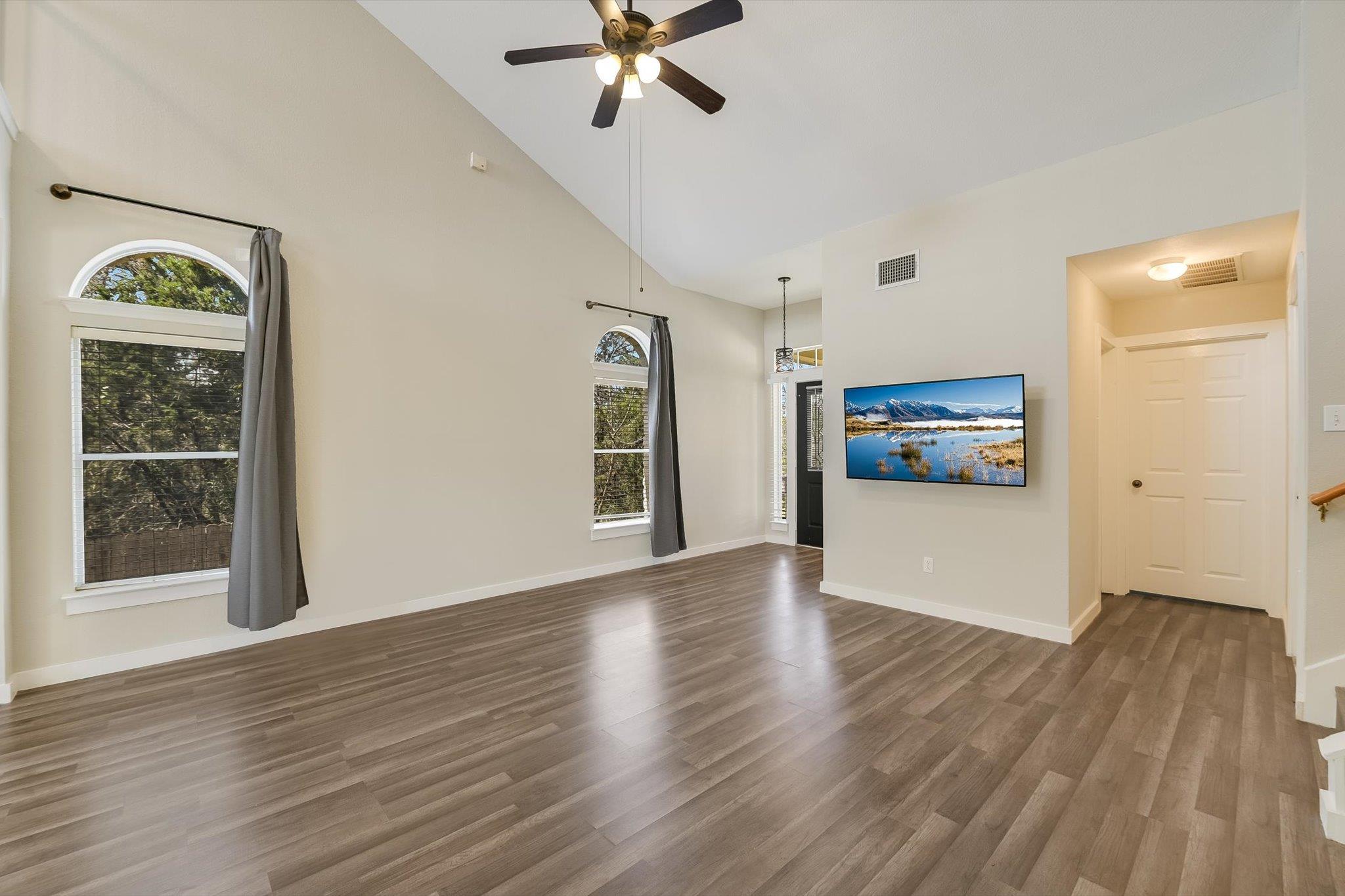 811 Chiselpoint Cv Property Photo 4
