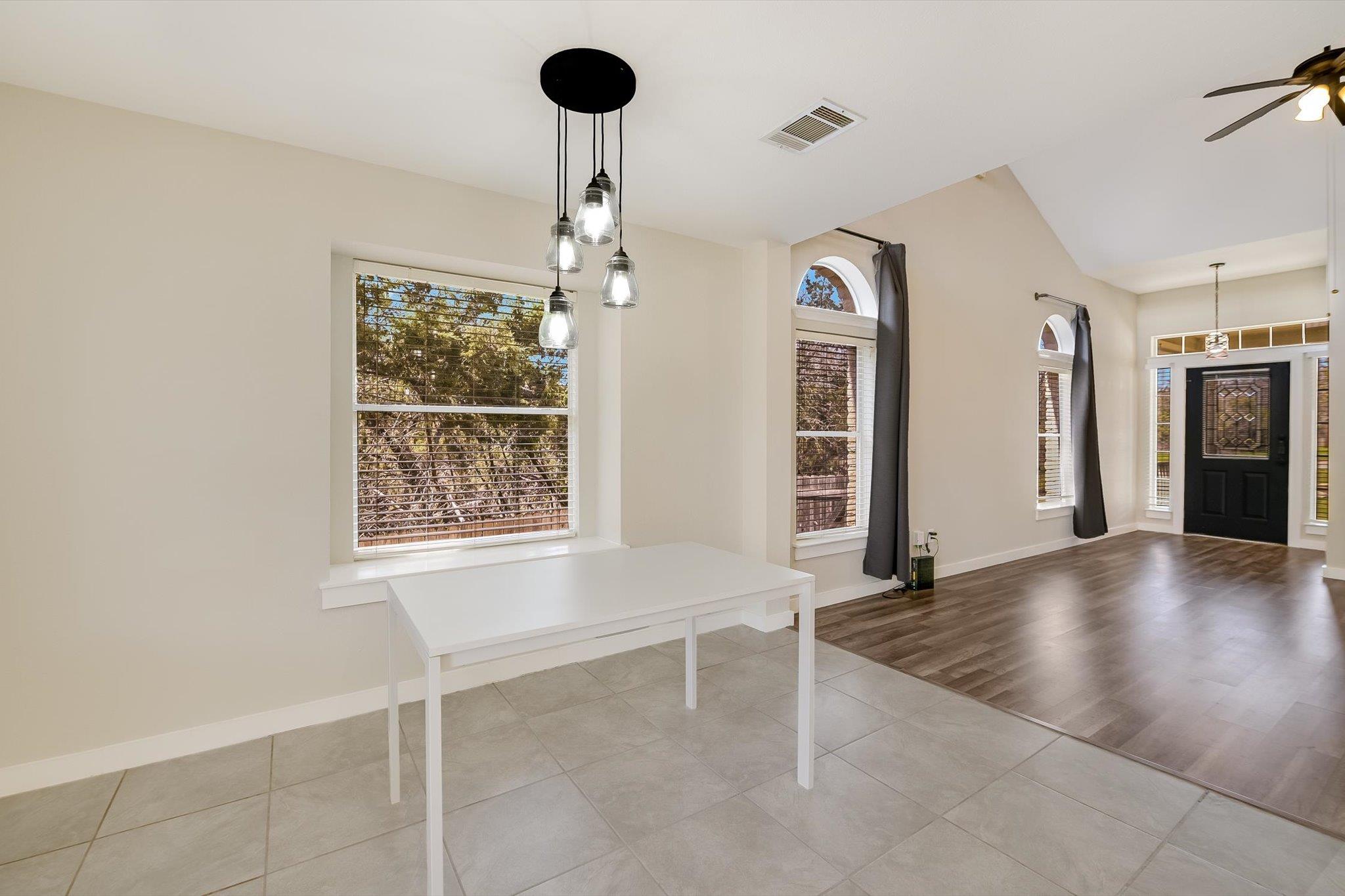 811 Chiselpoint Cv Property Photo 7