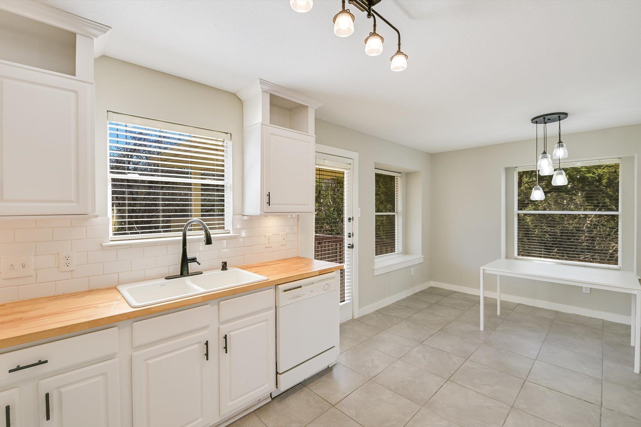 811 Chiselpoint Cv Property Photo 10