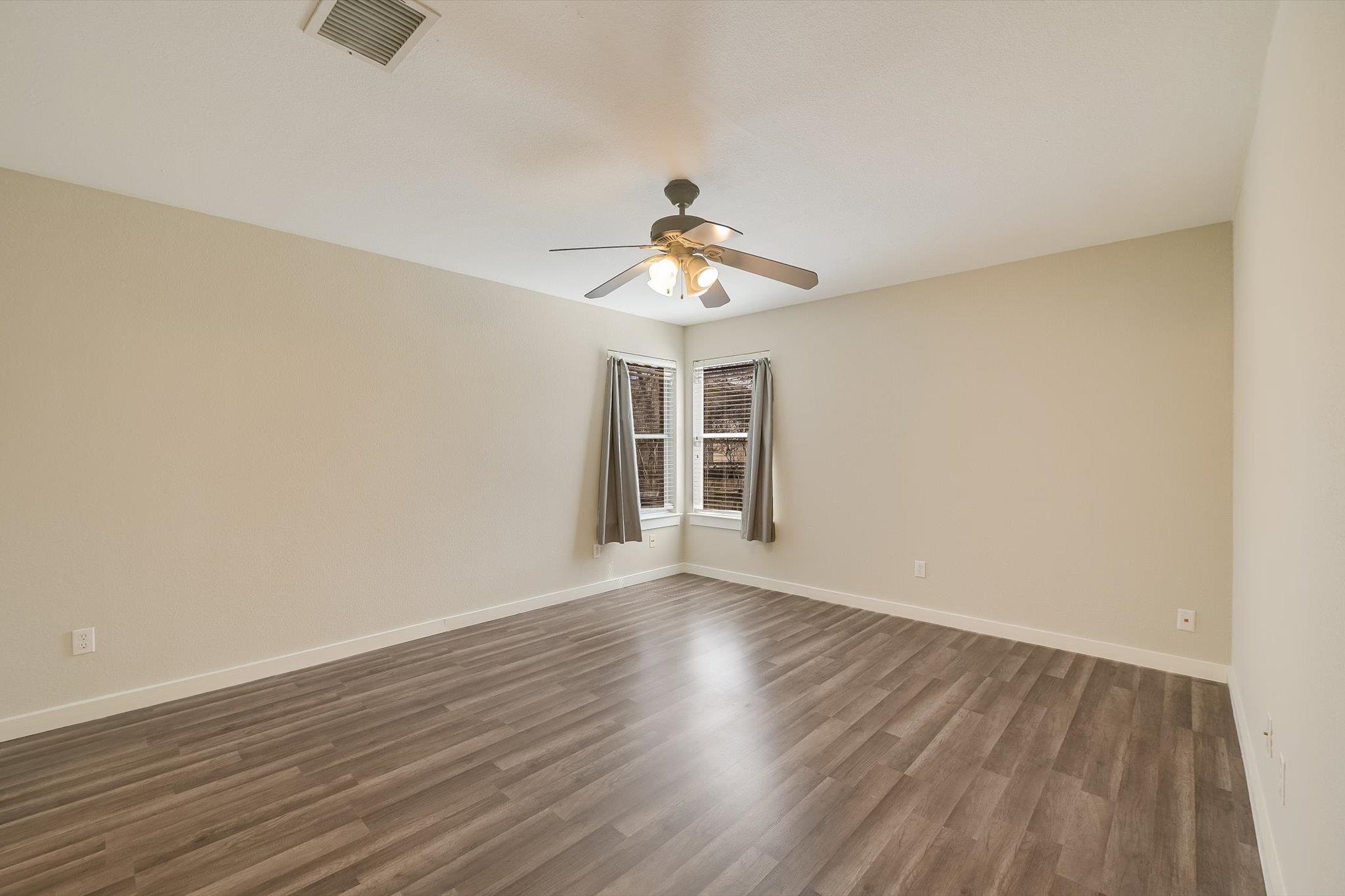 811 Chiselpoint Cv Property Photo 14