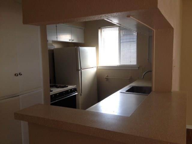 404 E 30 St ##404-100 Property Photo 3
