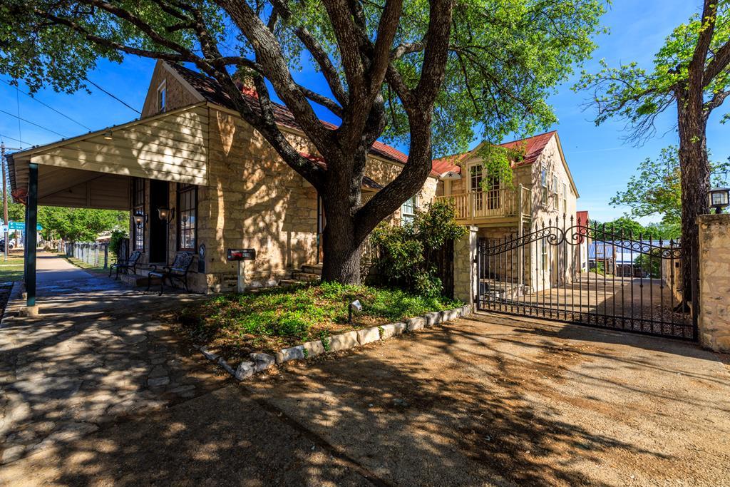 412 Property Photo 1