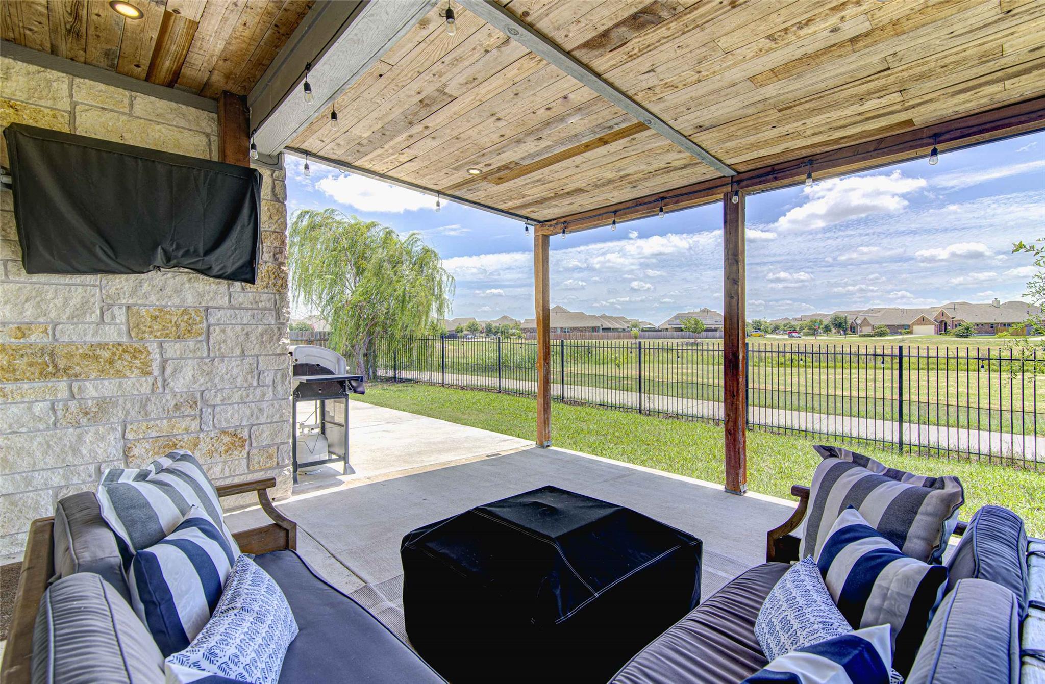 3813 Birdwatch Loop Property Photo 33