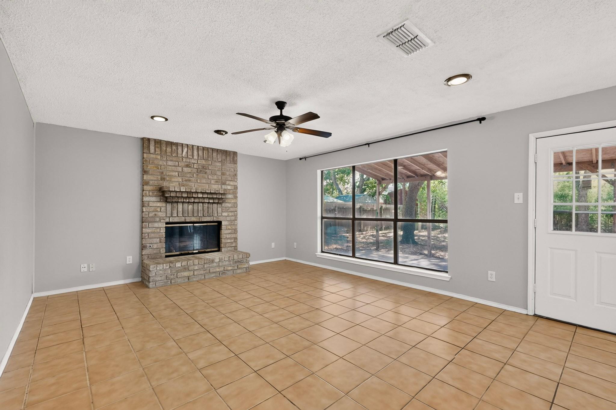 1219 Bell Rock Cir Property Photo 3