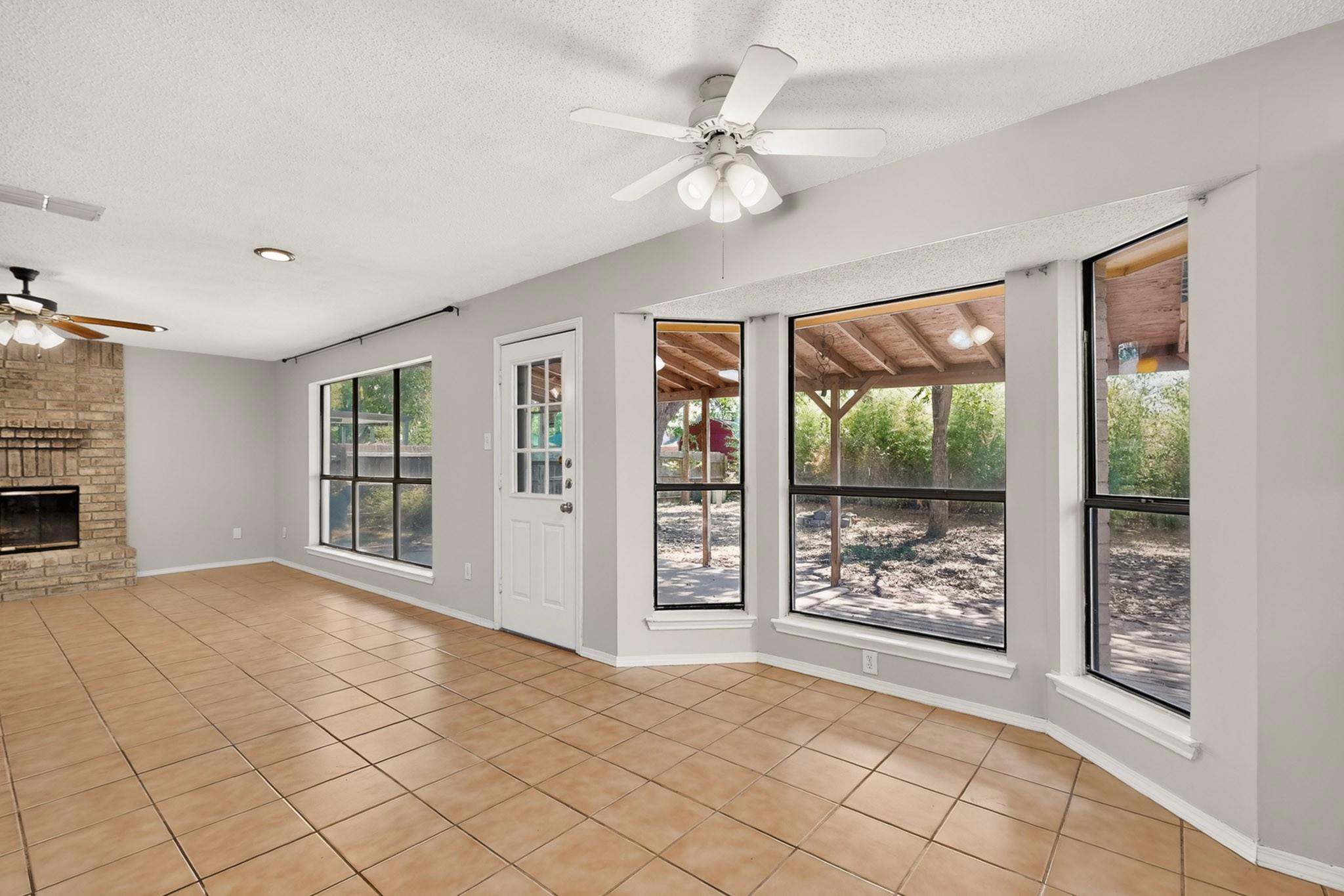1219 Bell Rock Cir Property Photo 4