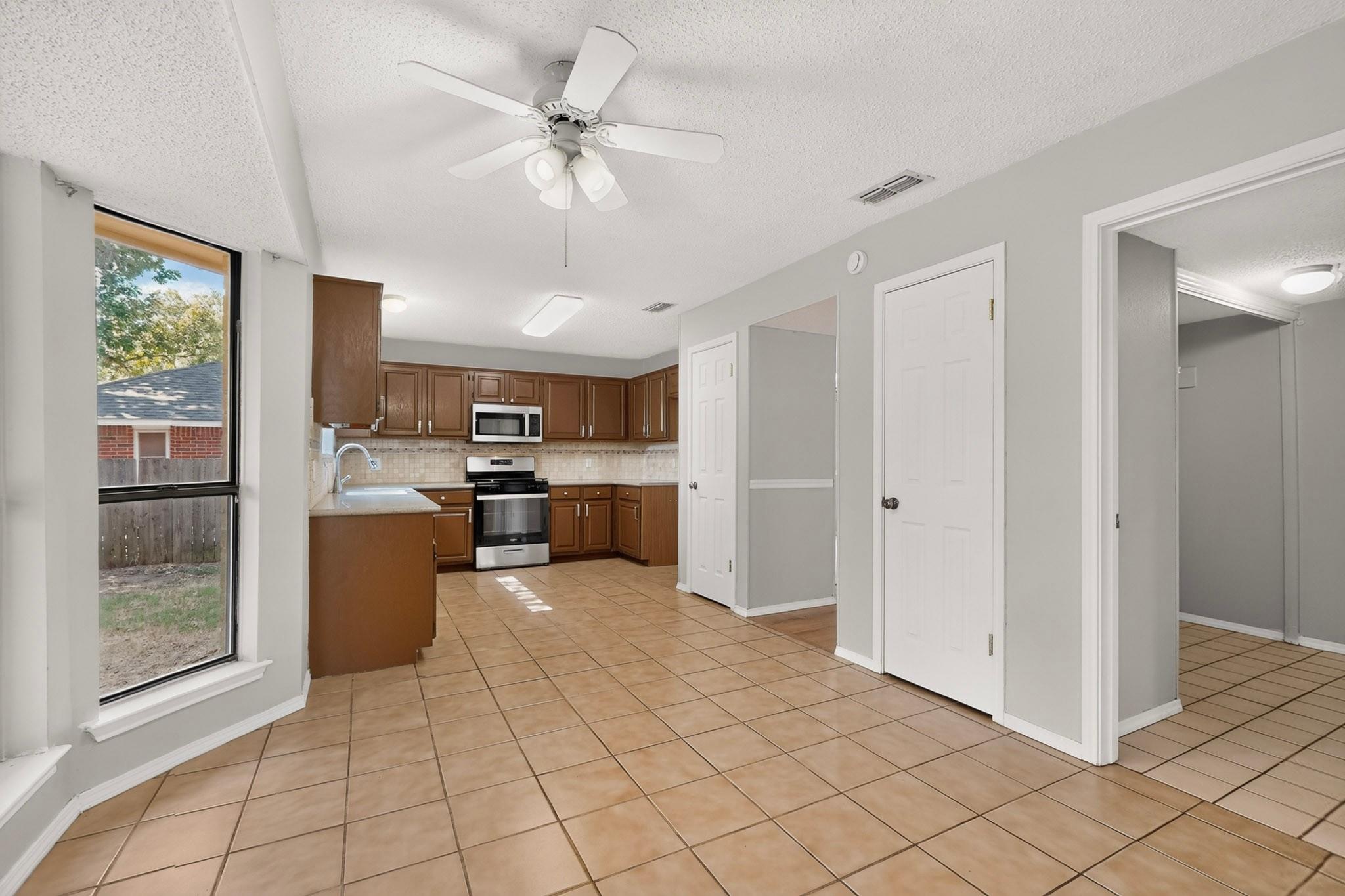 1219 Bell Rock Cir Property Photo 5