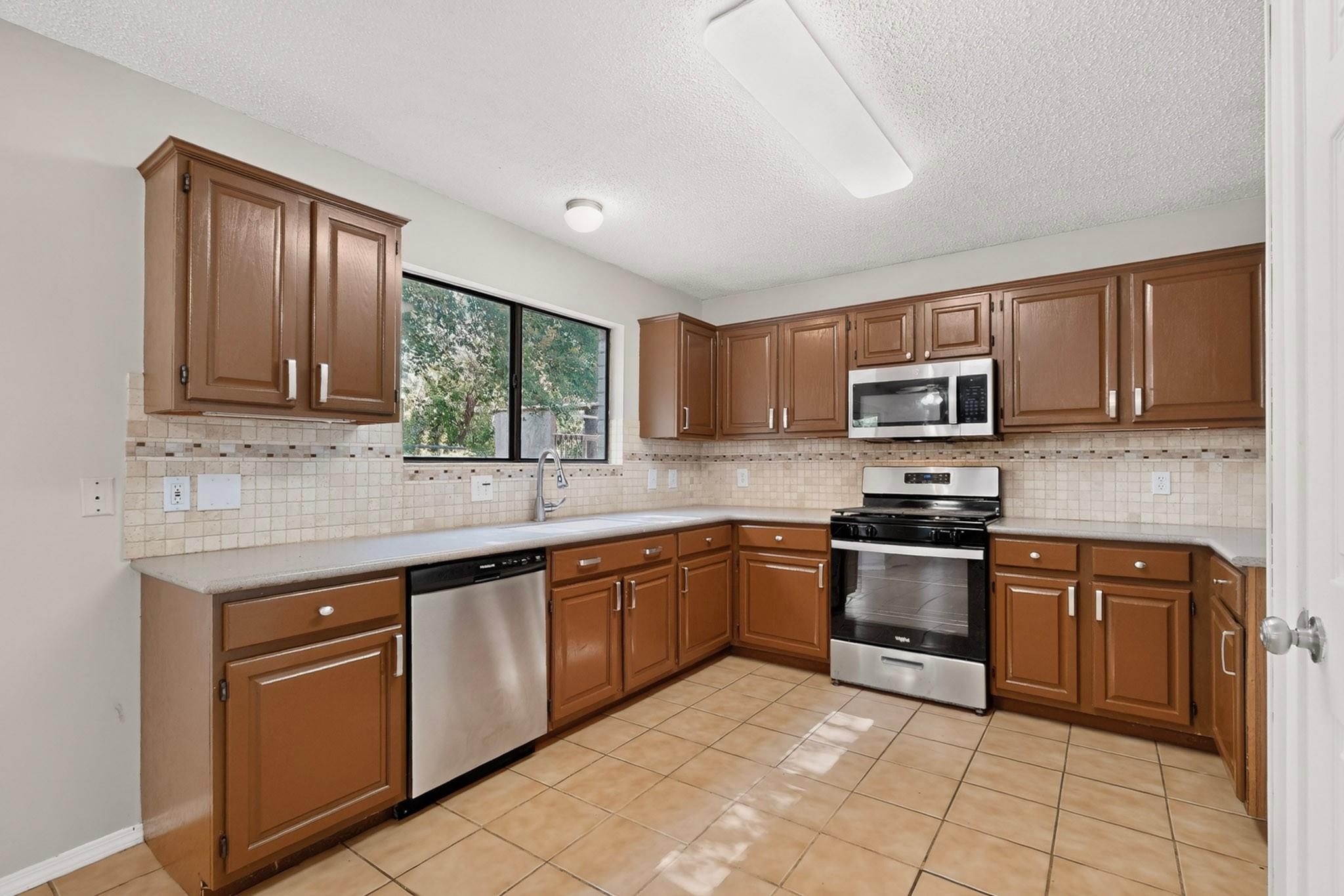 1219 Bell Rock Cir Property Photo 6