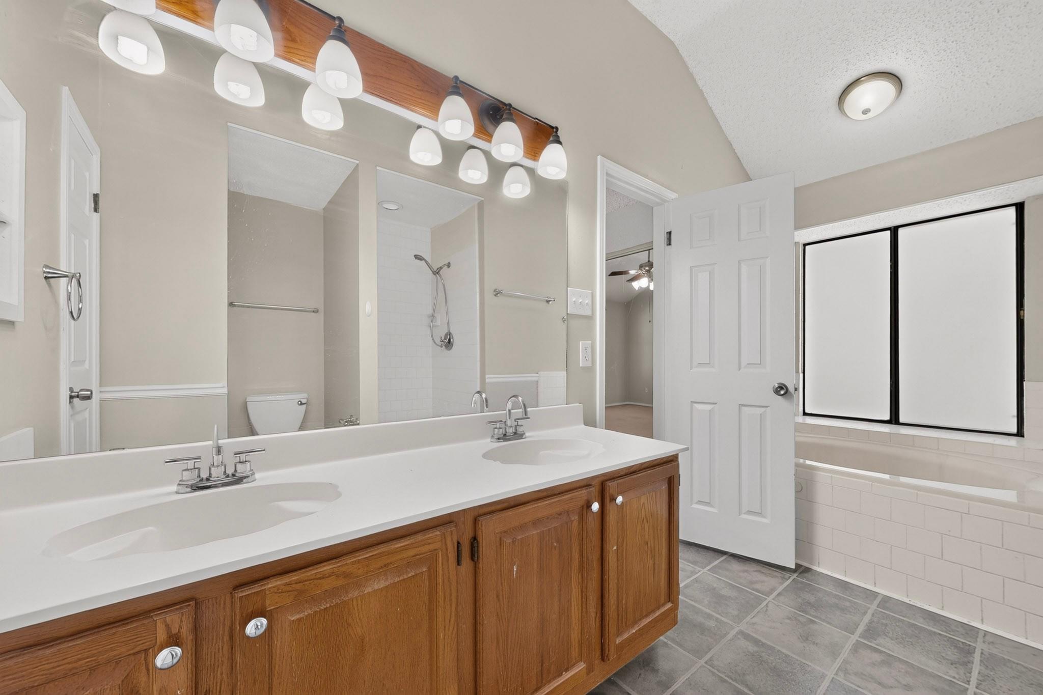 1219 Bell Rock Cir Property Photo 17