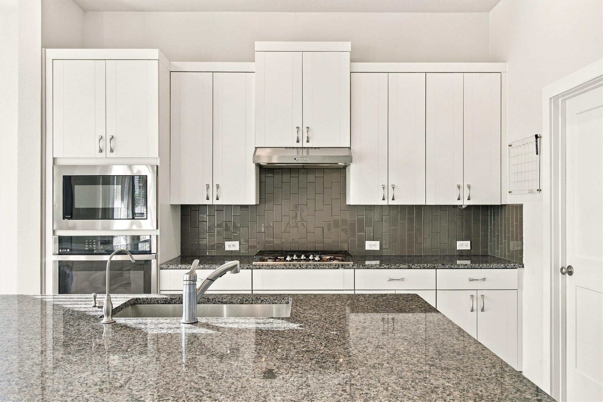 1056 Slight St Property Photo 3