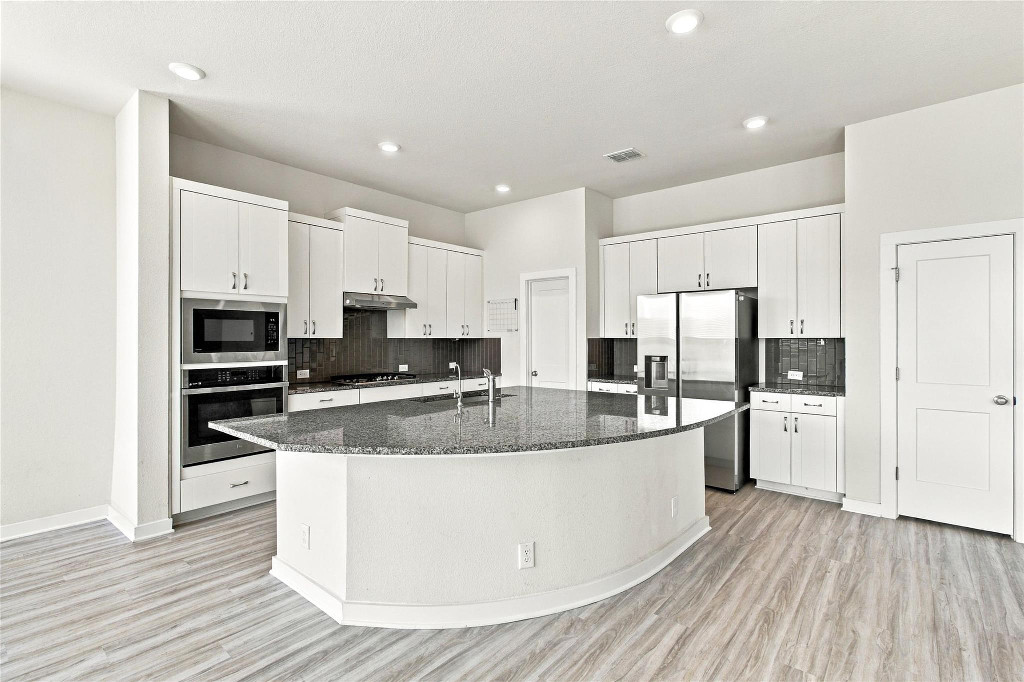 1056 Slight St Property Photo 4