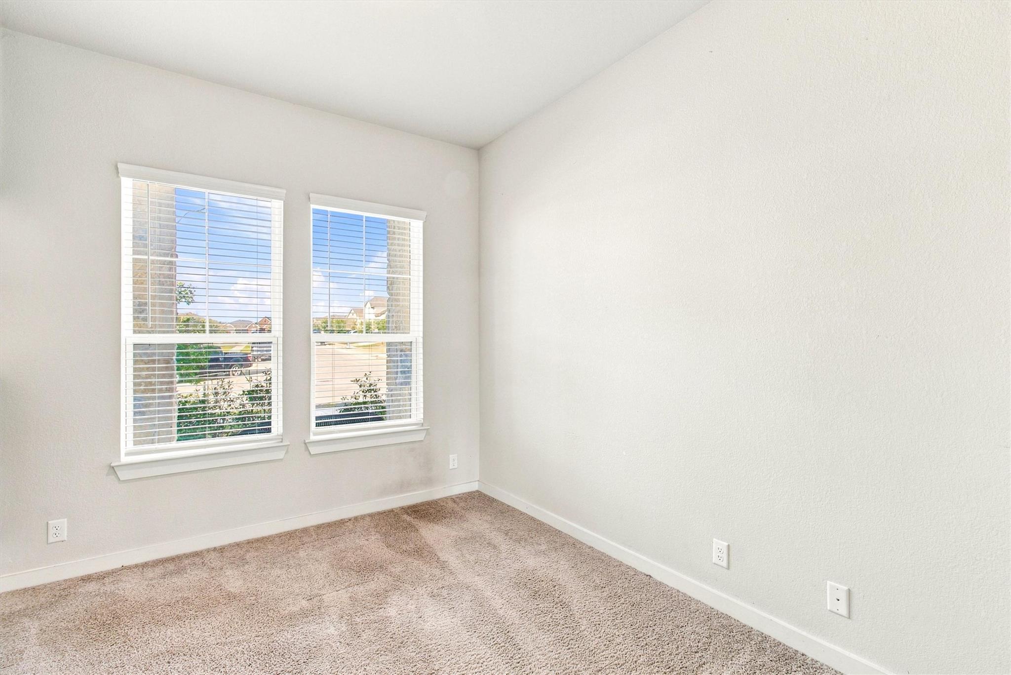 1056 Slight St Property Photo 11