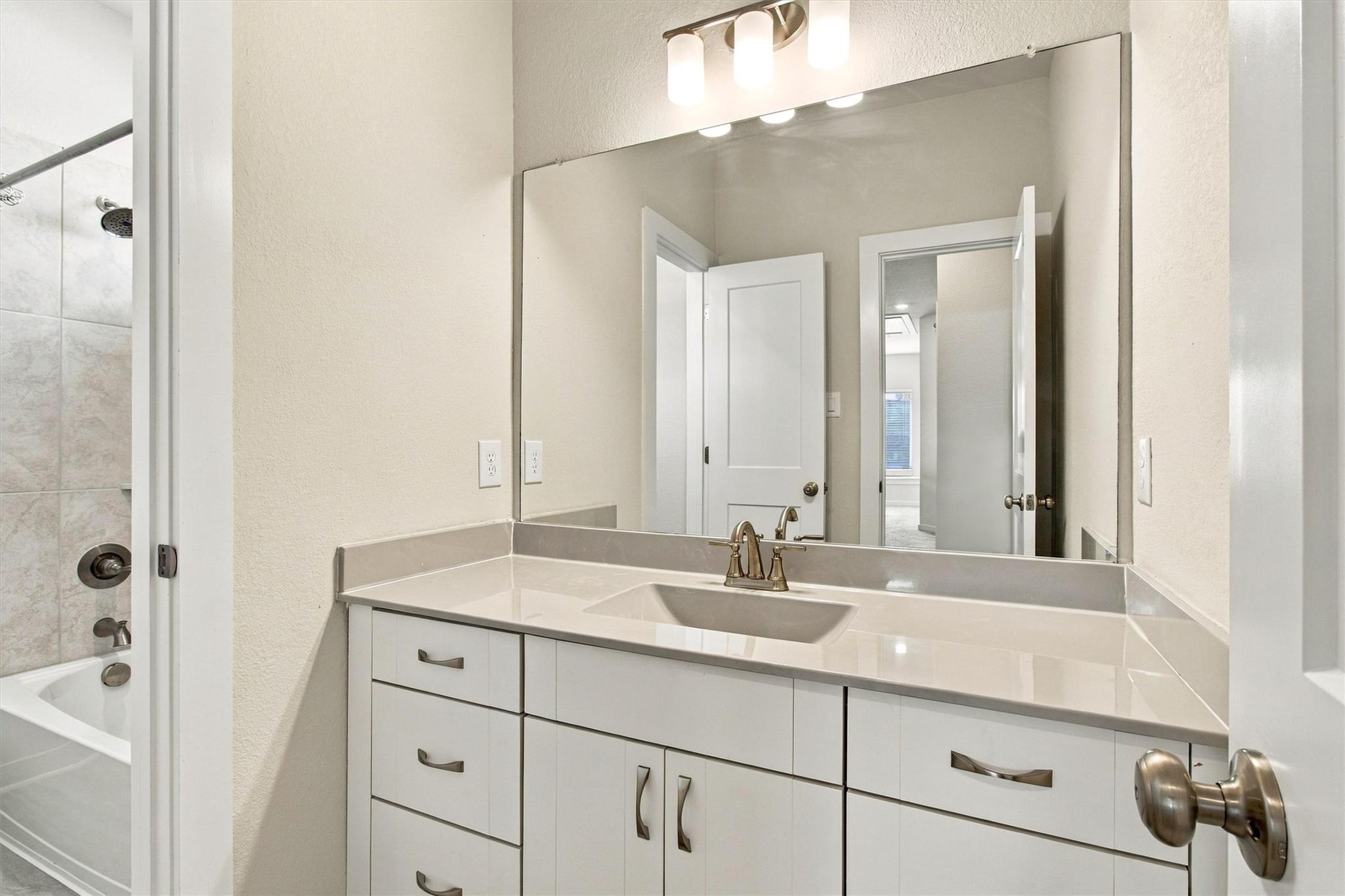 1056 Slight St Property Photo 15