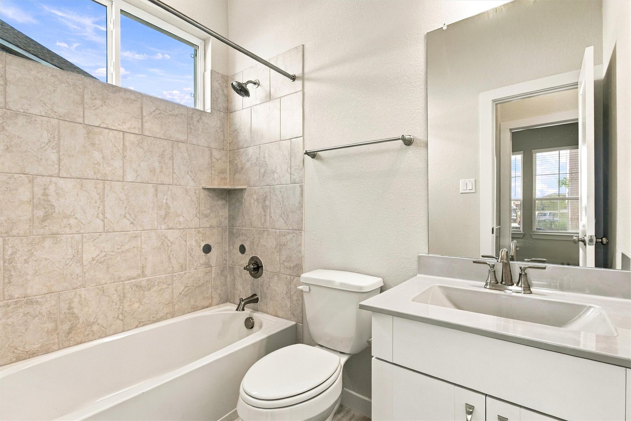 1056 Slight St Property Photo 17