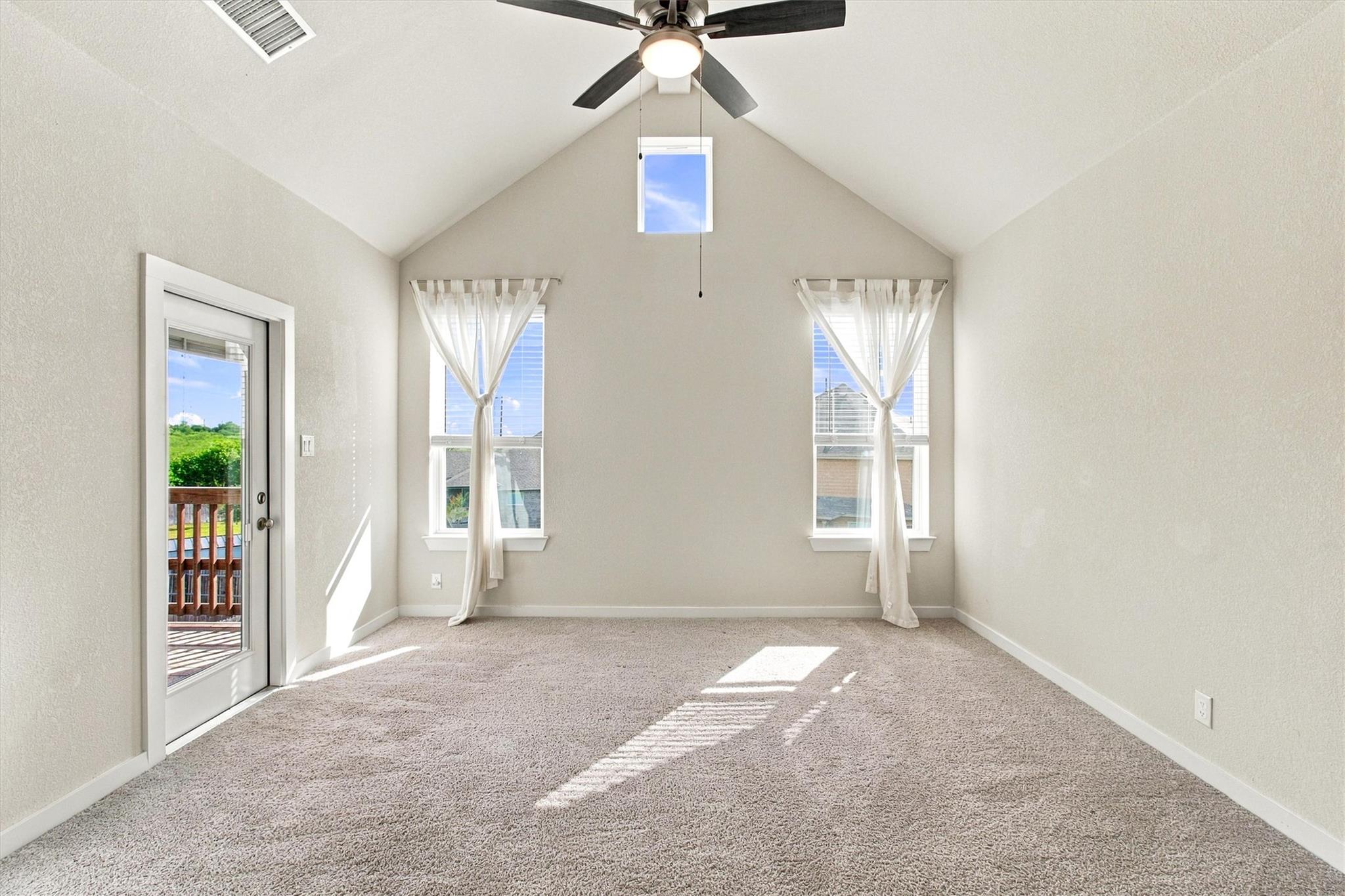 1056 Slight St Property Photo 18