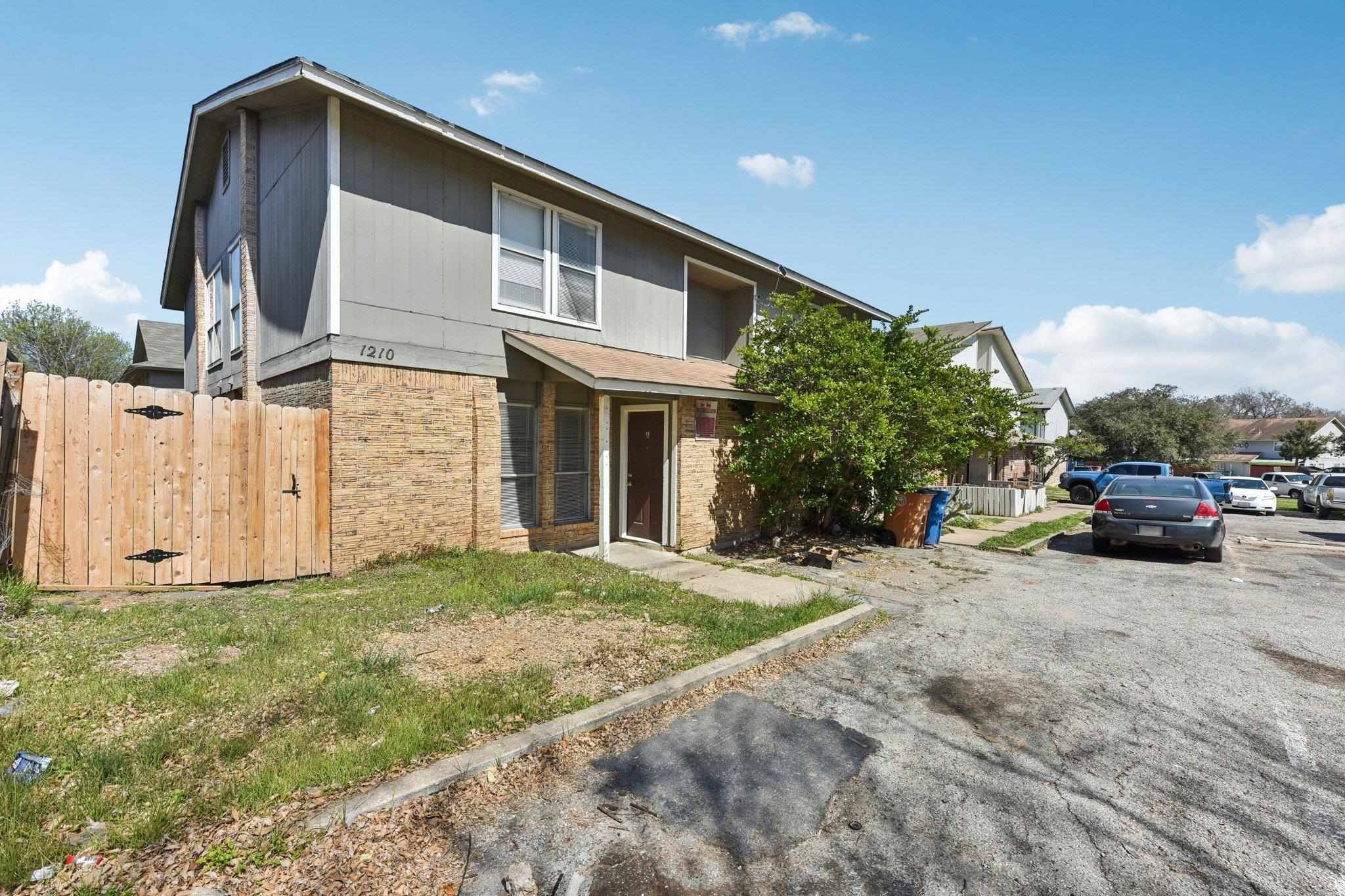 1210 Southport Dr #a Property Photo 1