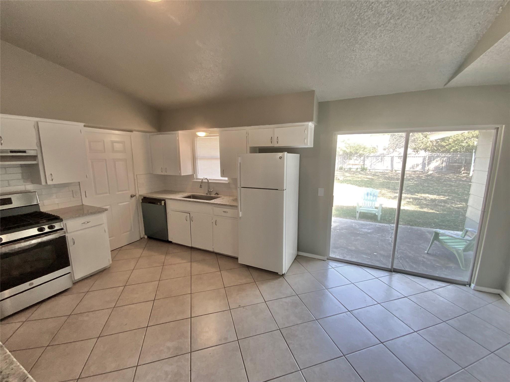 104 W Starling Dr Property Photo 2