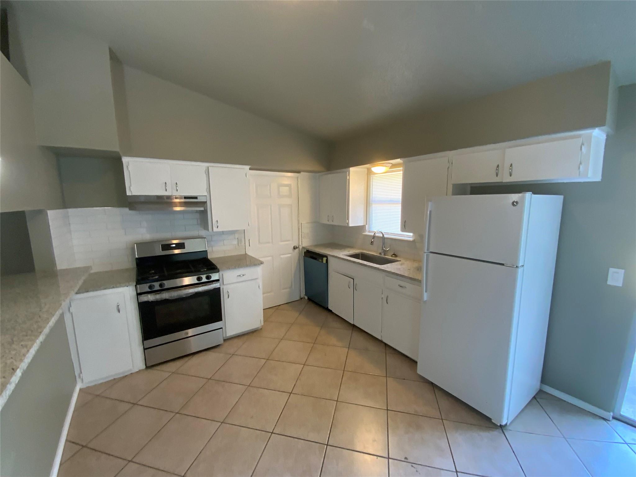 104 W Starling Dr Property Photo 4
