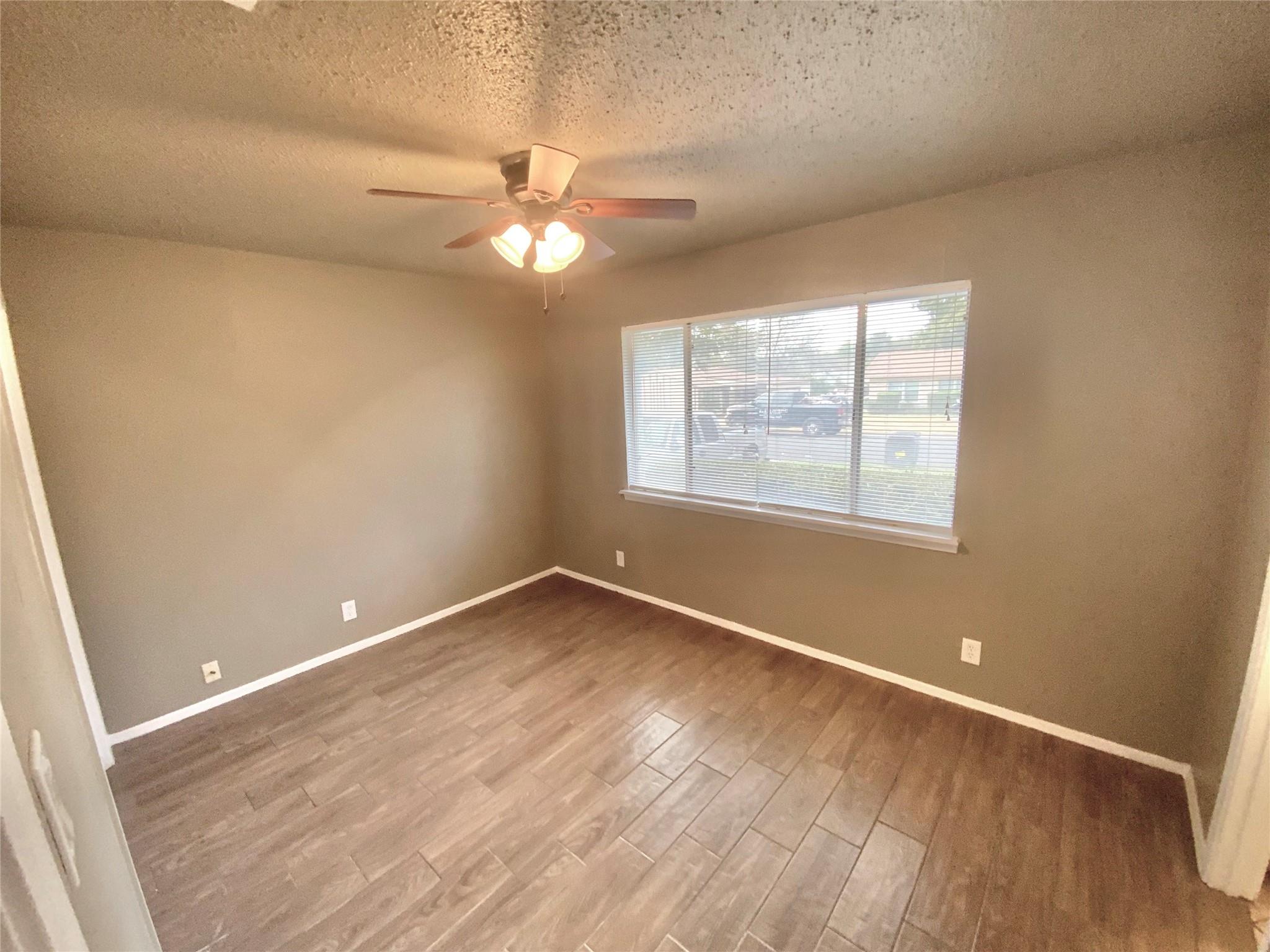 104 W Starling Dr Property Photo 8