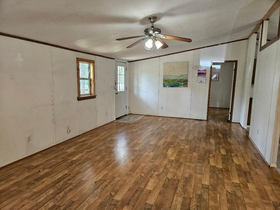 127 Iroquois Dr Property Photo 3