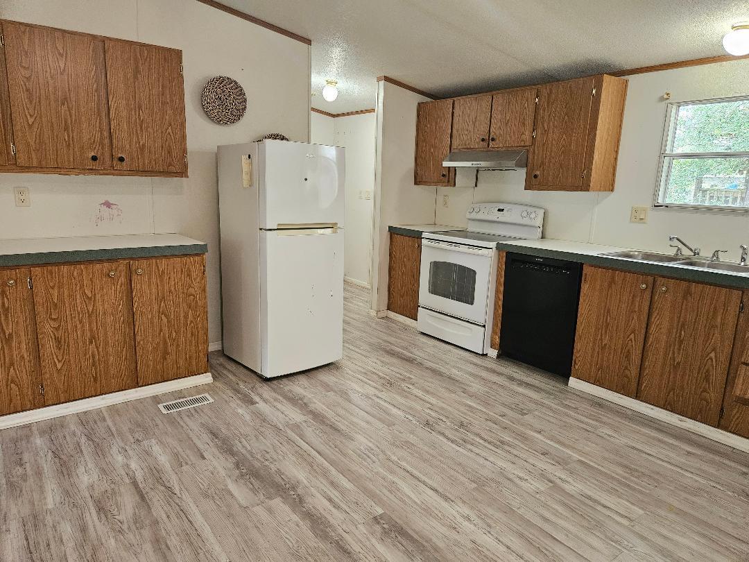 127 Iroquois Dr Property Photo 4