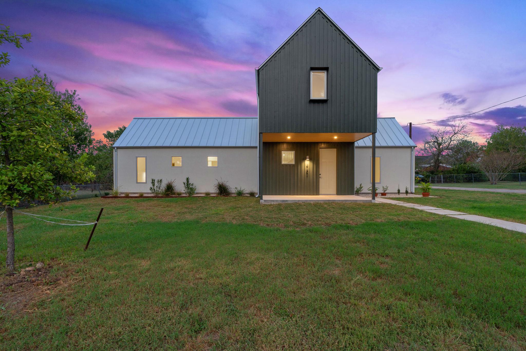 420 S Brazos St Property Photo 1
