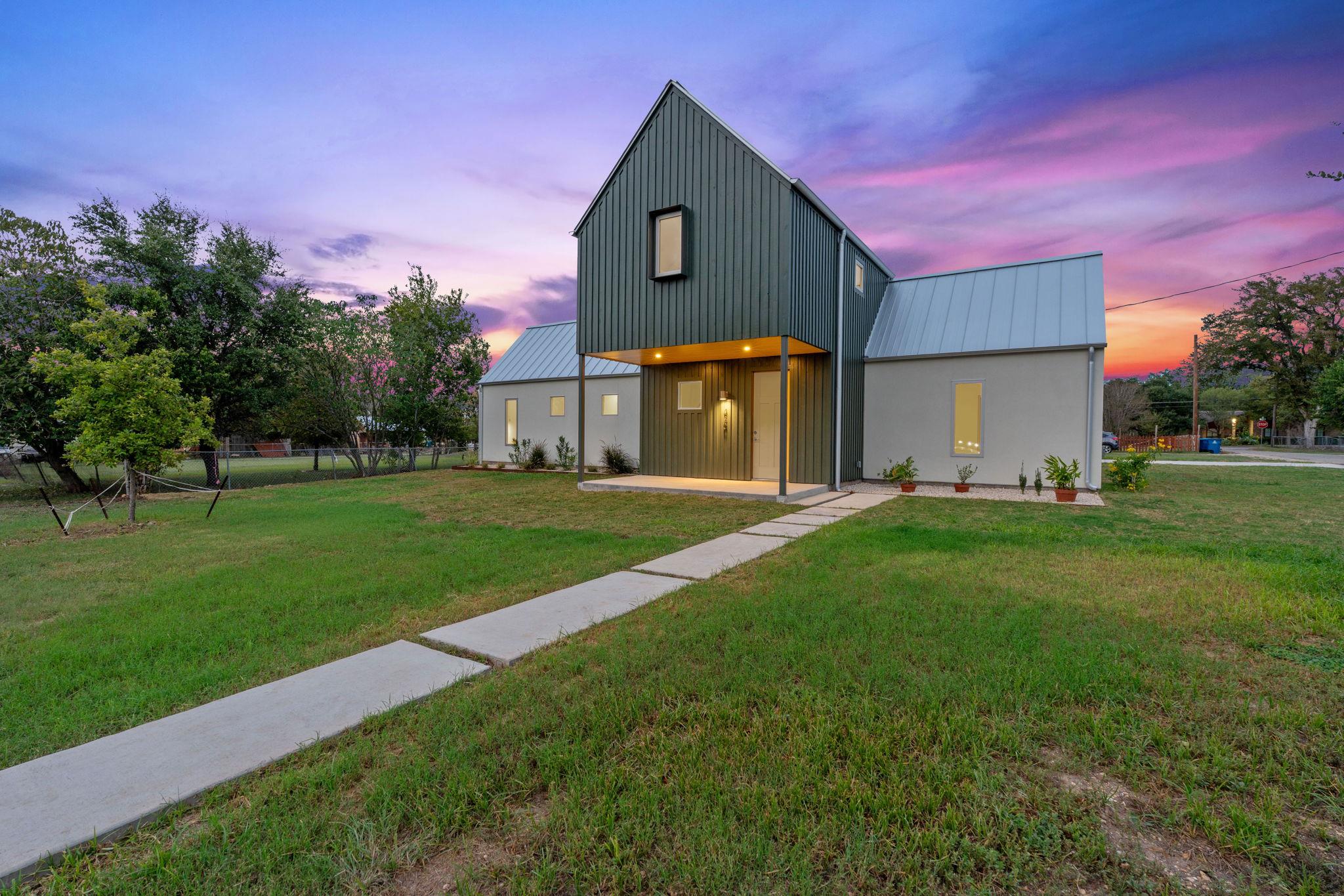 420 S Brazos St Property Photo 2