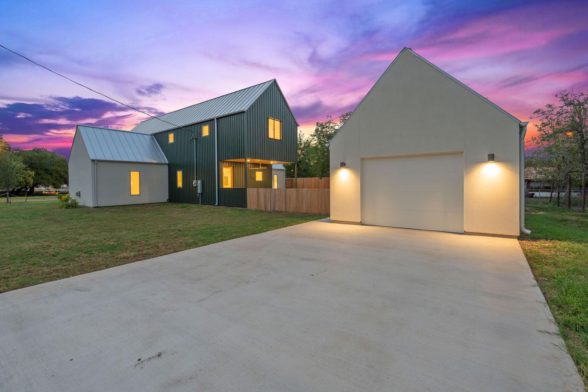 420 S Brazos St Property Photo 4