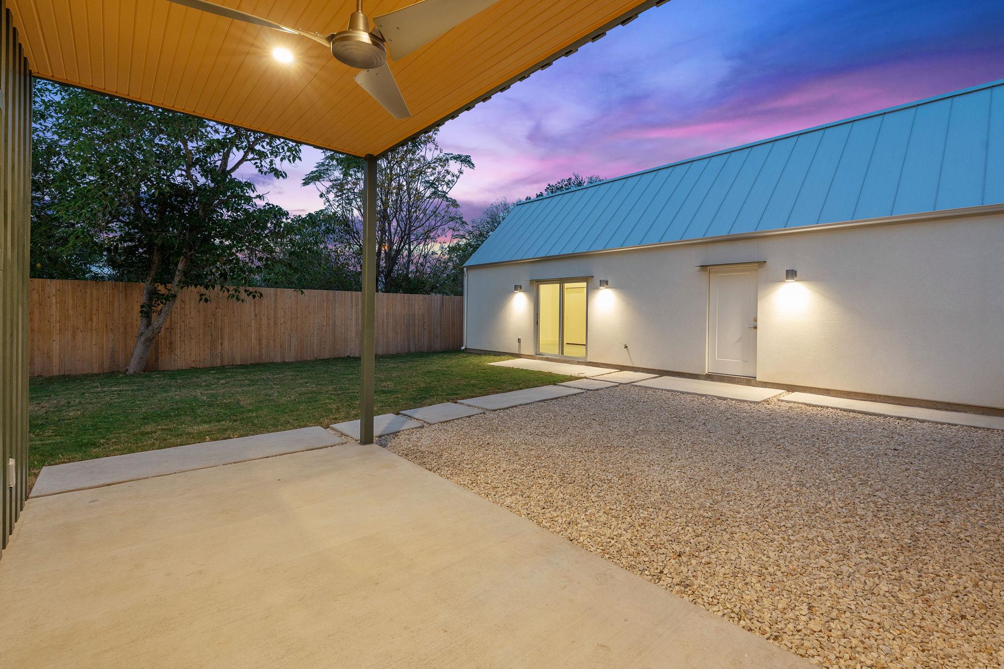 420 S Brazos St Property Photo 7