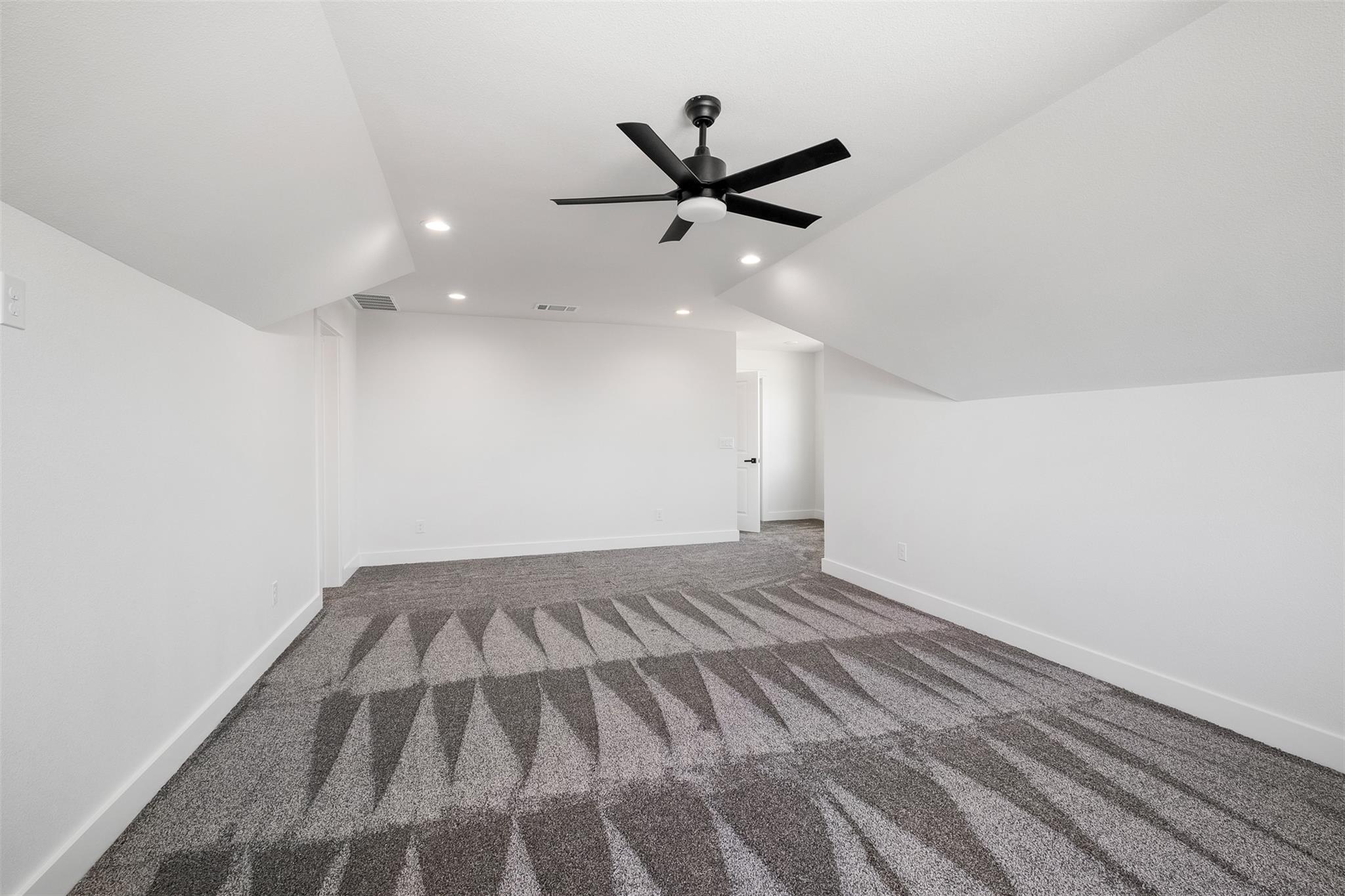 113 Eaglenest Ct Property Photo 32