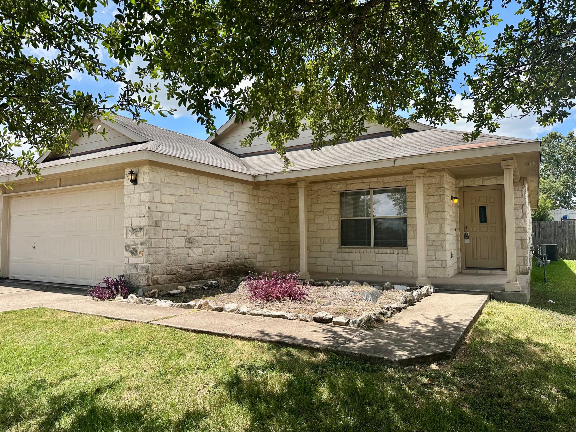 112 Cowboy Cv Property Photo 1