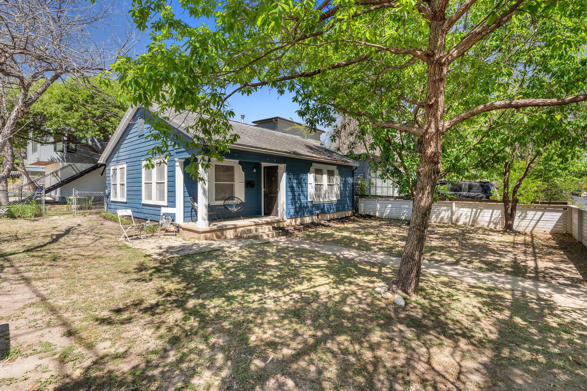 1910 Kinney Ave Property Photo 1