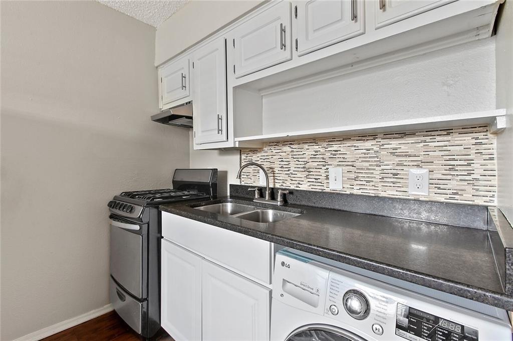 2401 Manor Rd #216 Property Photo 3