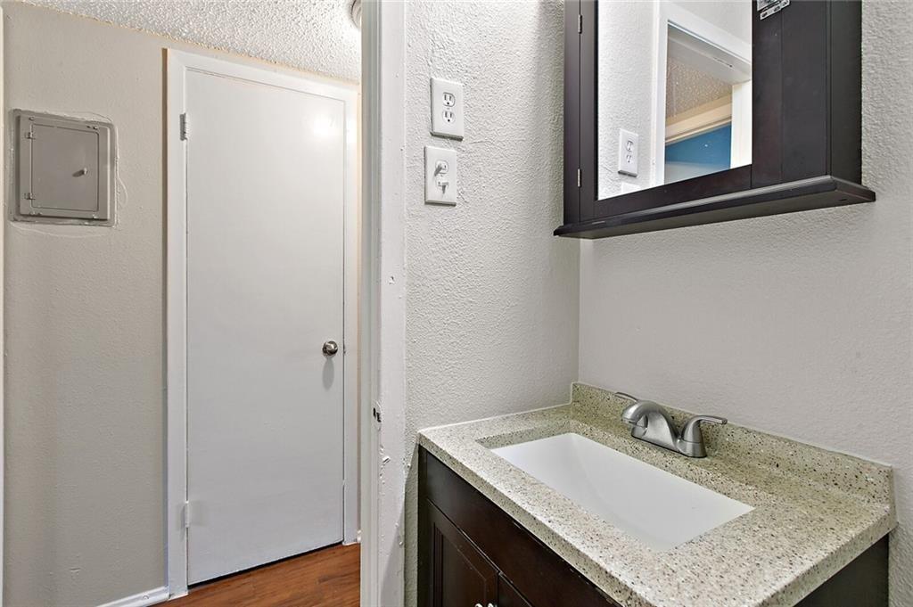2401 Manor Rd #216 Property Photo 5