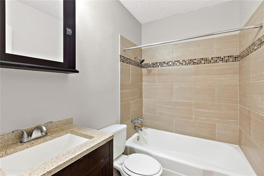 2401 Manor Rd #216 Property Photo 6