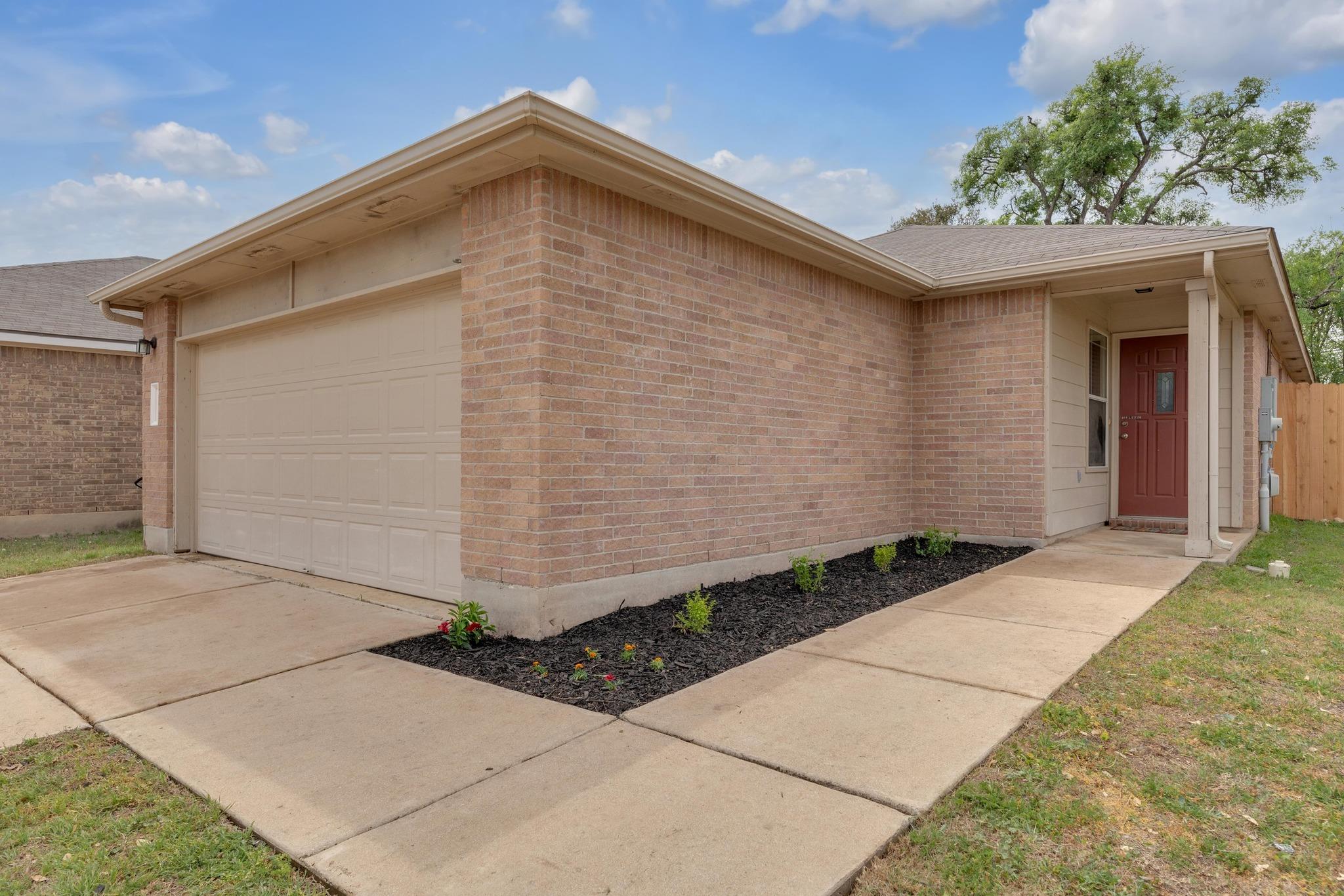 437 Moorhen Cv Property Photo 1