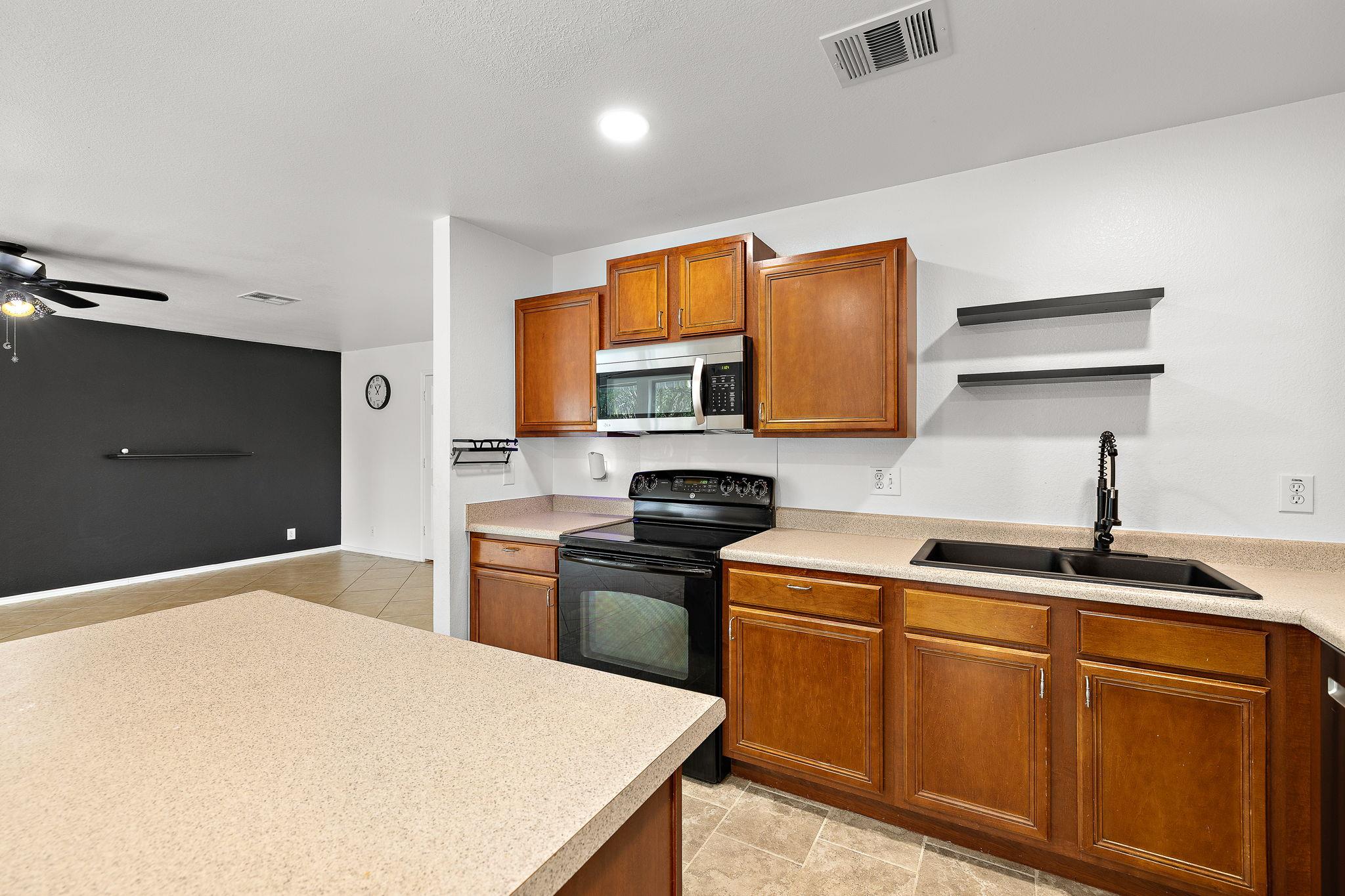 201 Lexington None Property Photo 15