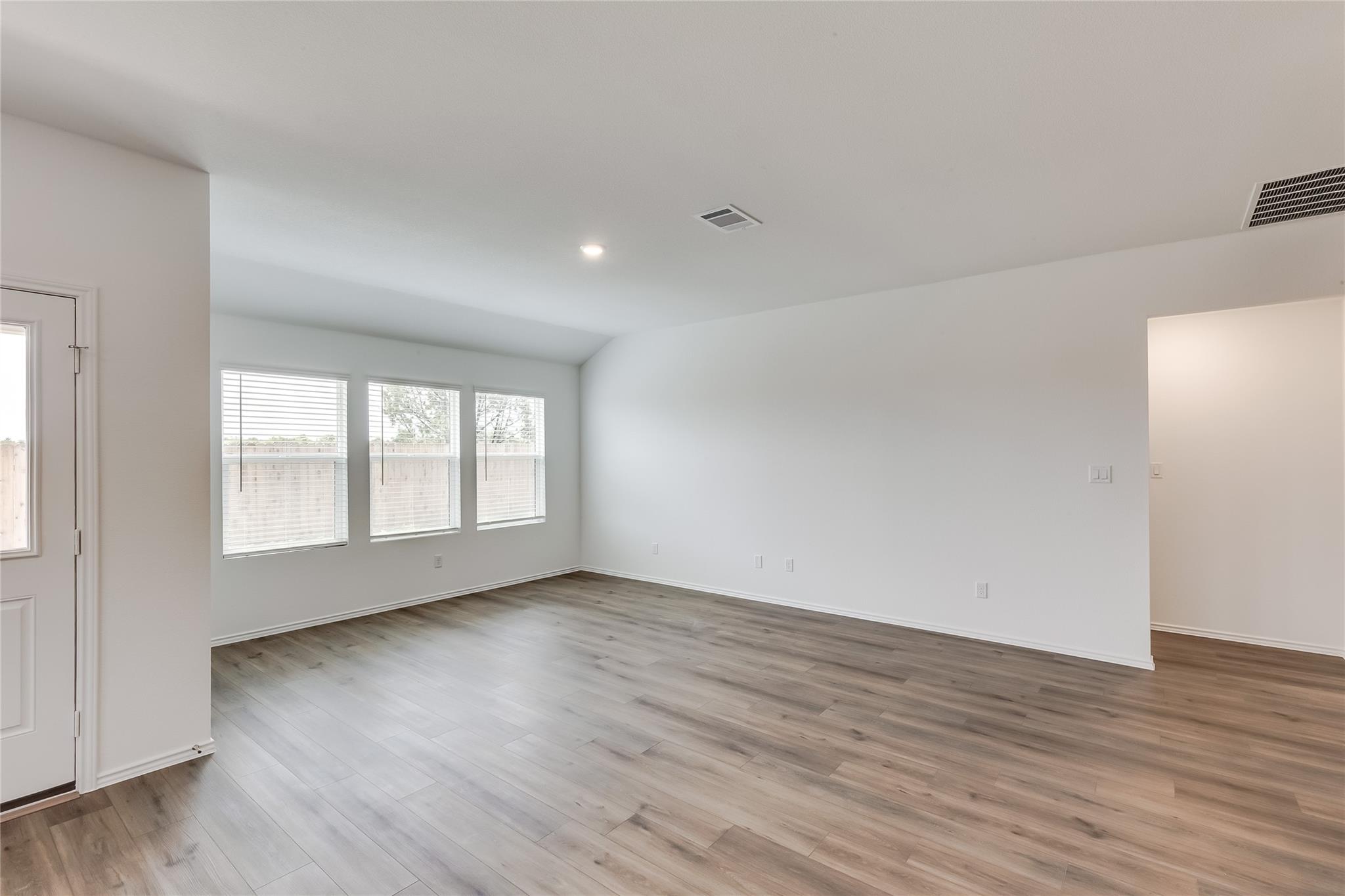 2000 Gilmer Way Property Photo 5