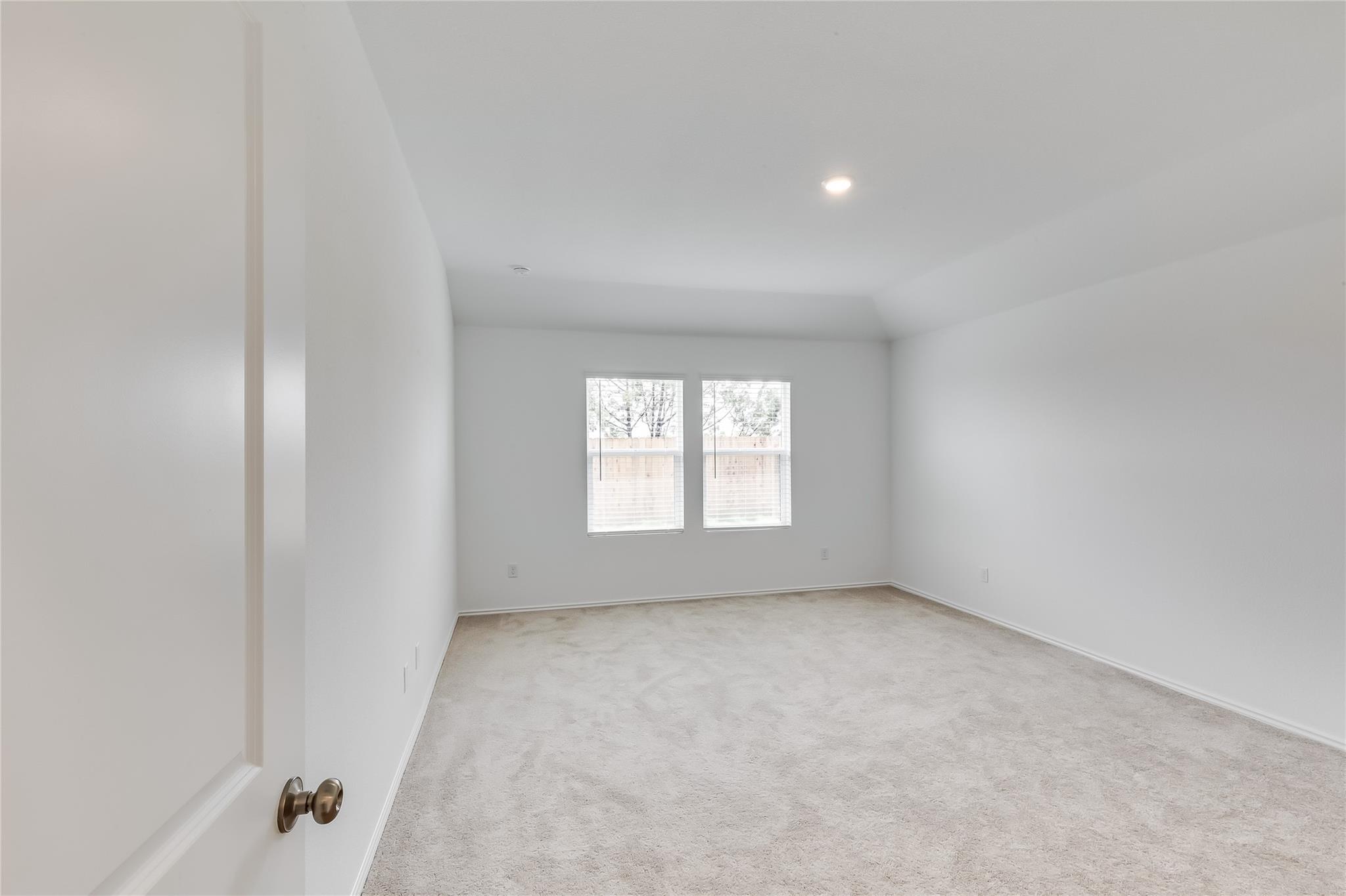 2000 Gilmer Way Property Photo 17