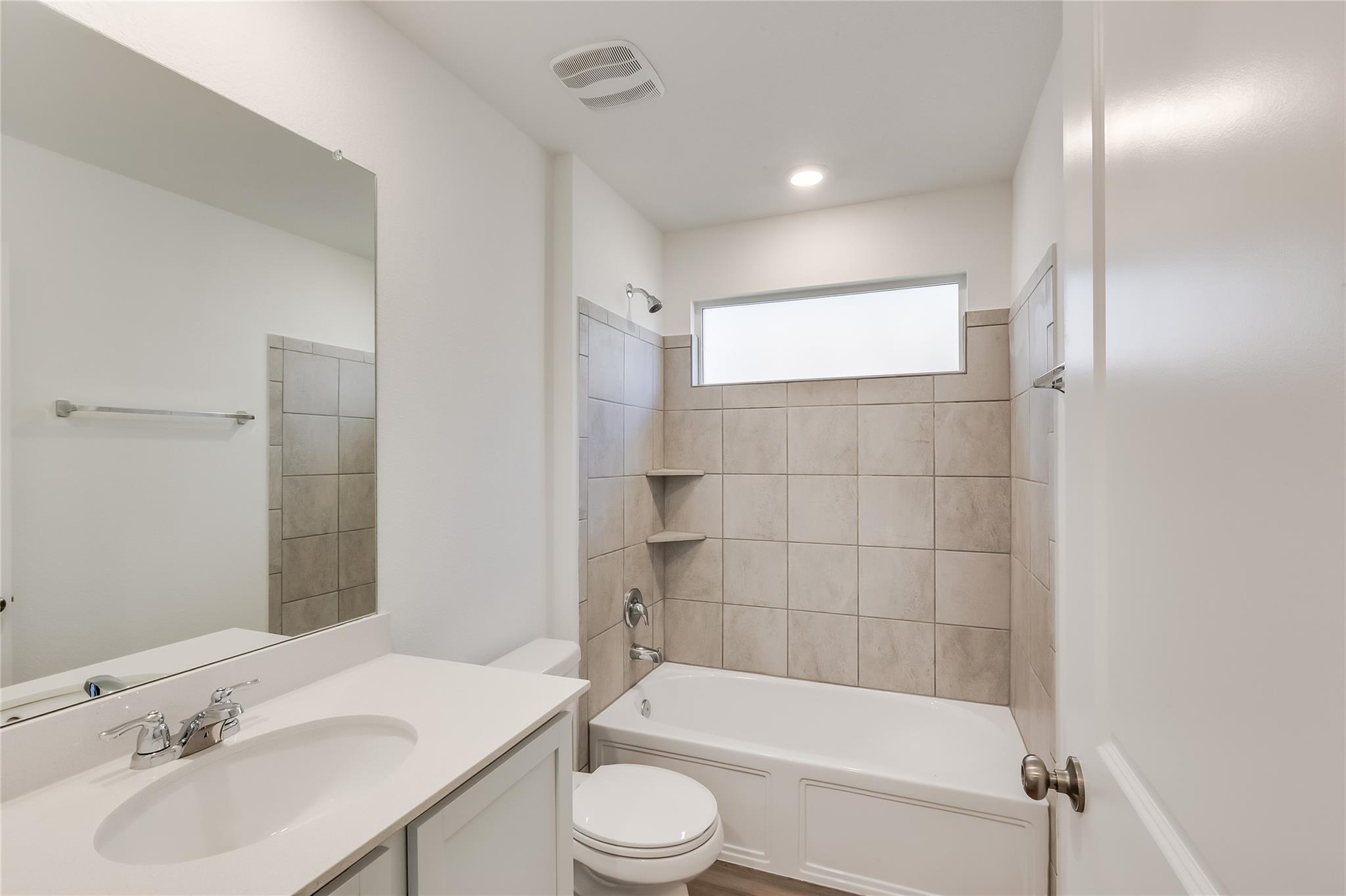 2000 Gilmer Way Property Photo 27