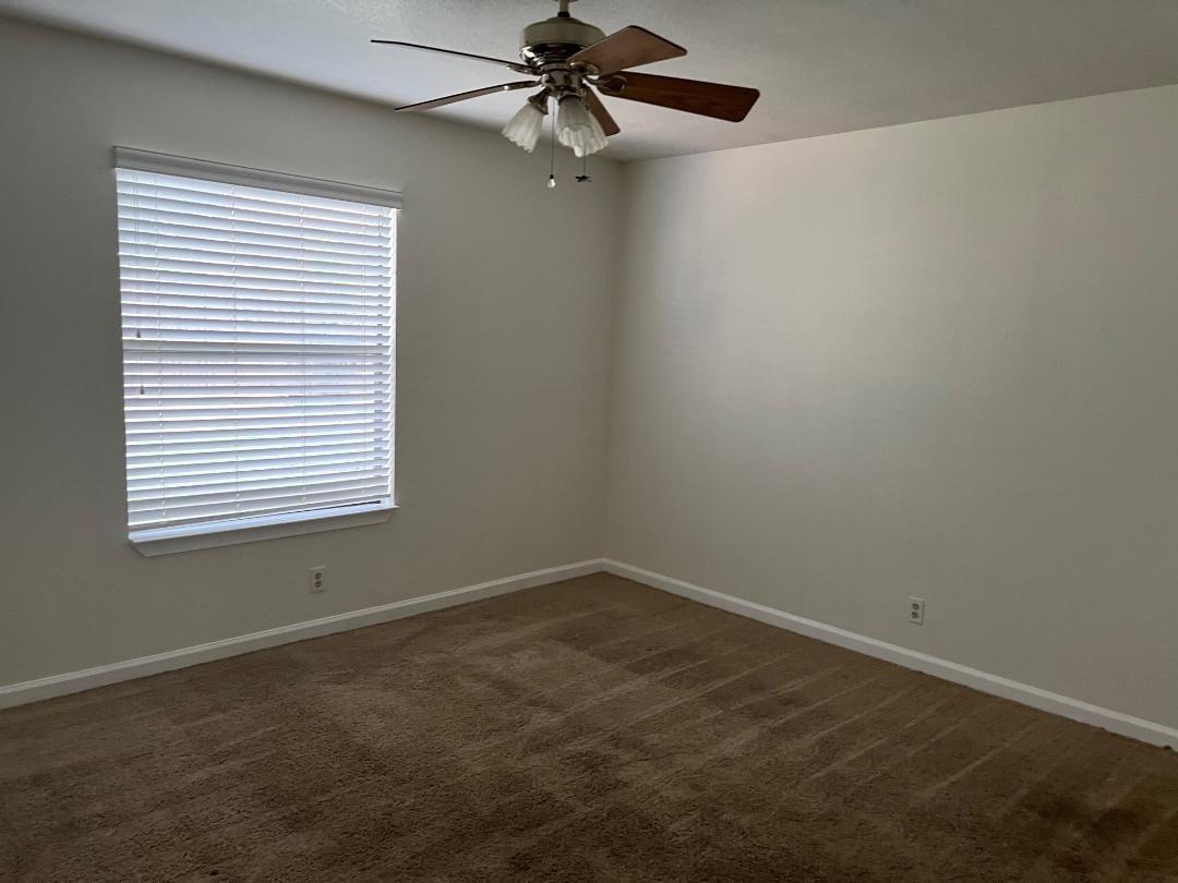 1009 Whispering Dr Property Photo 4